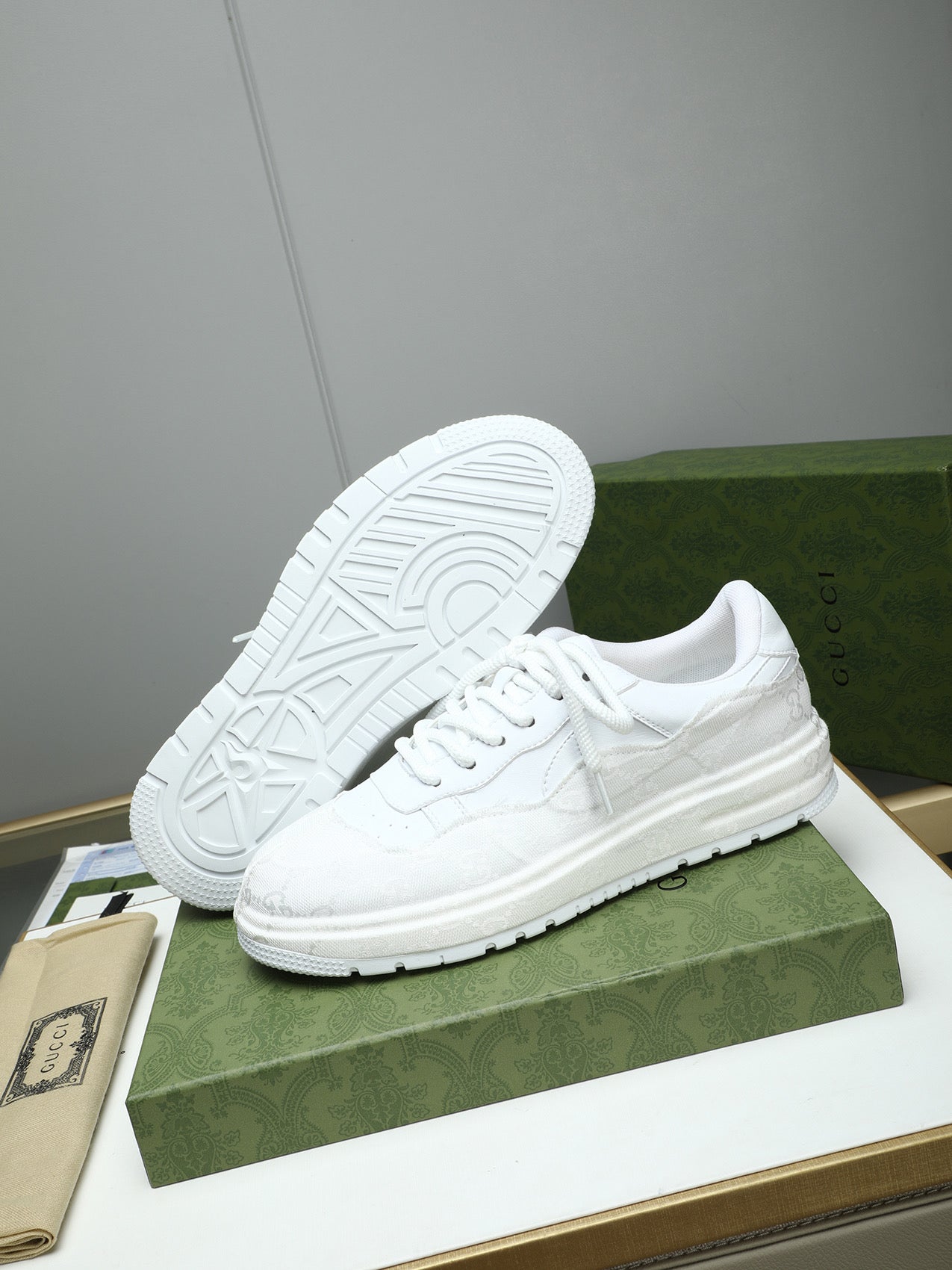 GG Men's Sneaker White Cowhide 587321