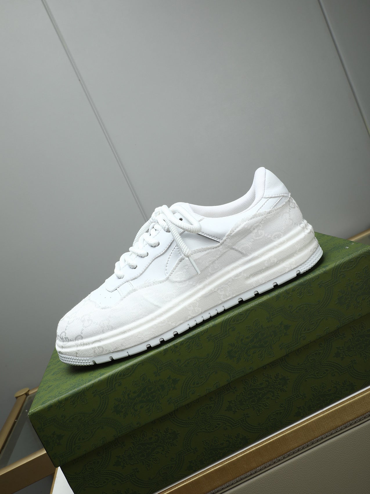 GG Men's Sneaker White Cowhide 587321