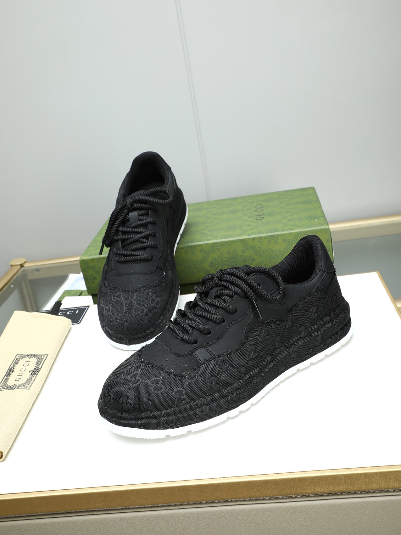 GG Men's Sneaker Black Cowhide 587325