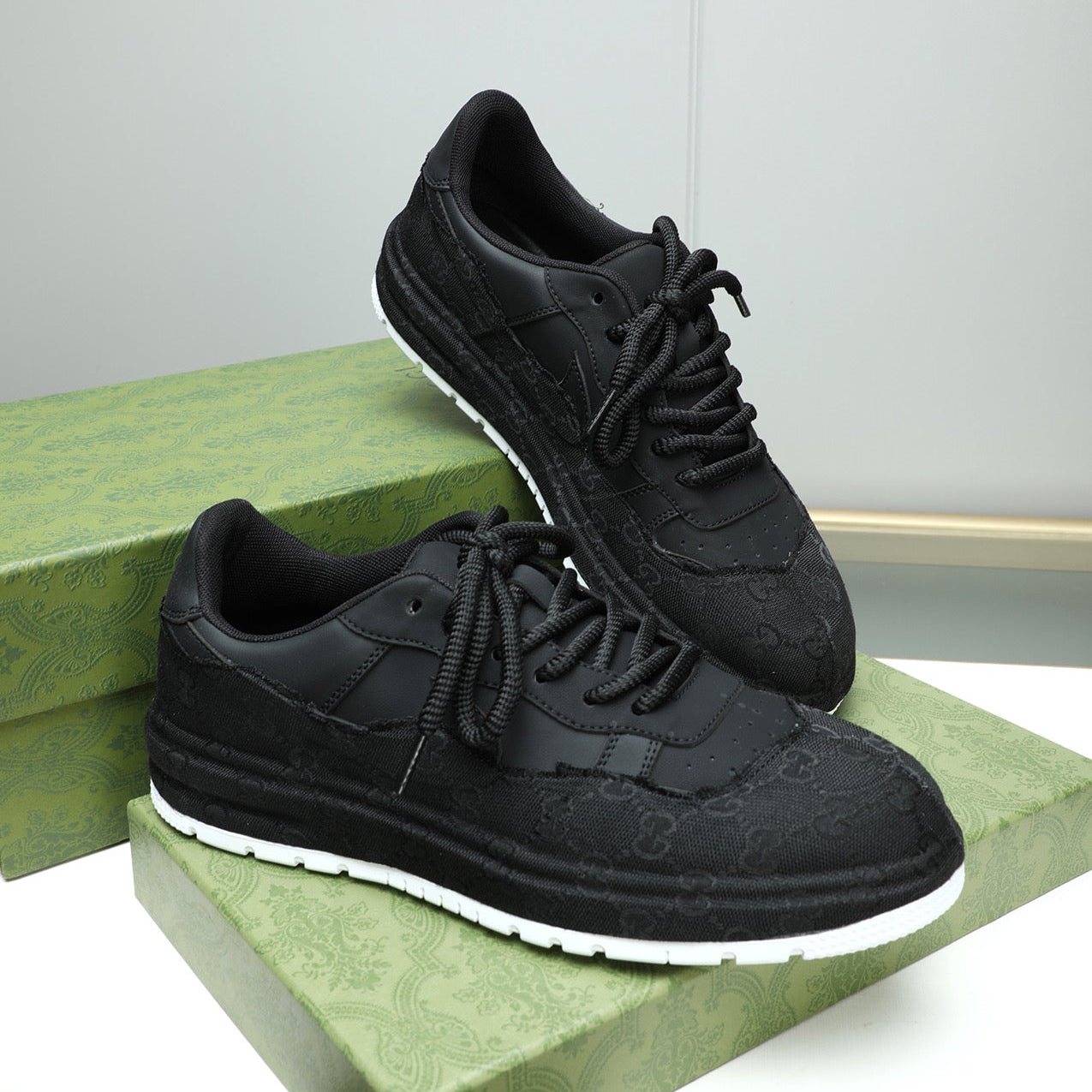 GG Men's Sneaker Black Cowhide 587325