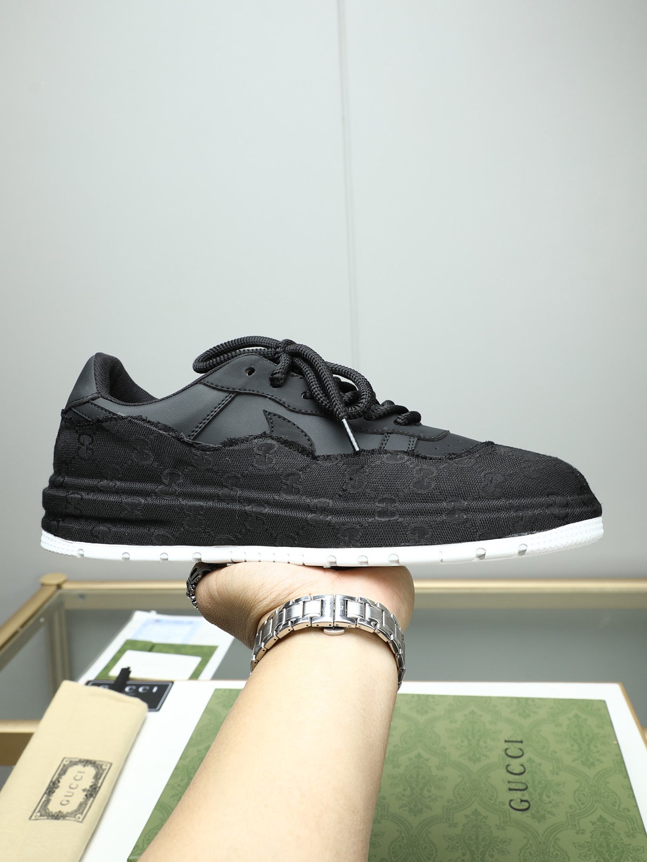 GG Men's Sneaker Black Cowhide 587325