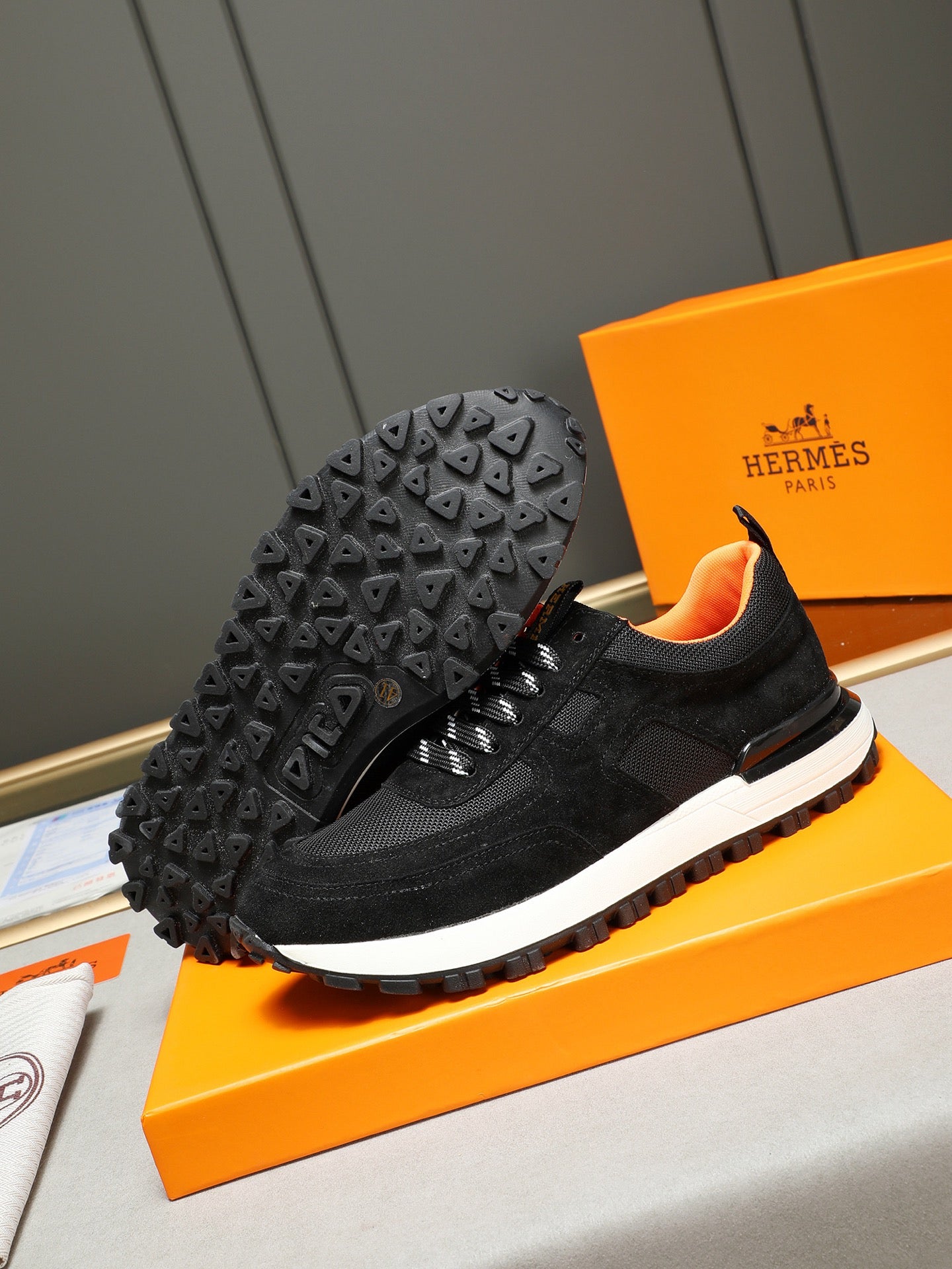 HM Men's Sneaker Black Suede 619317