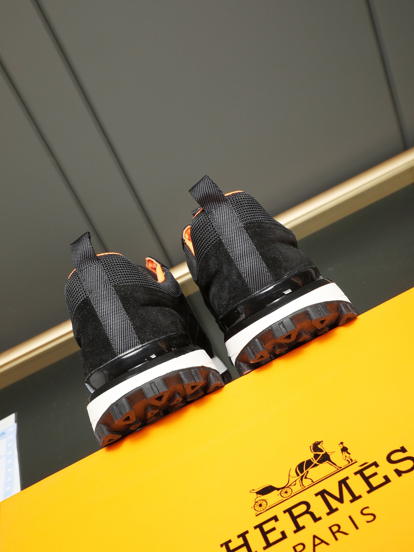 HM Men's Sneaker Black Suede 619317