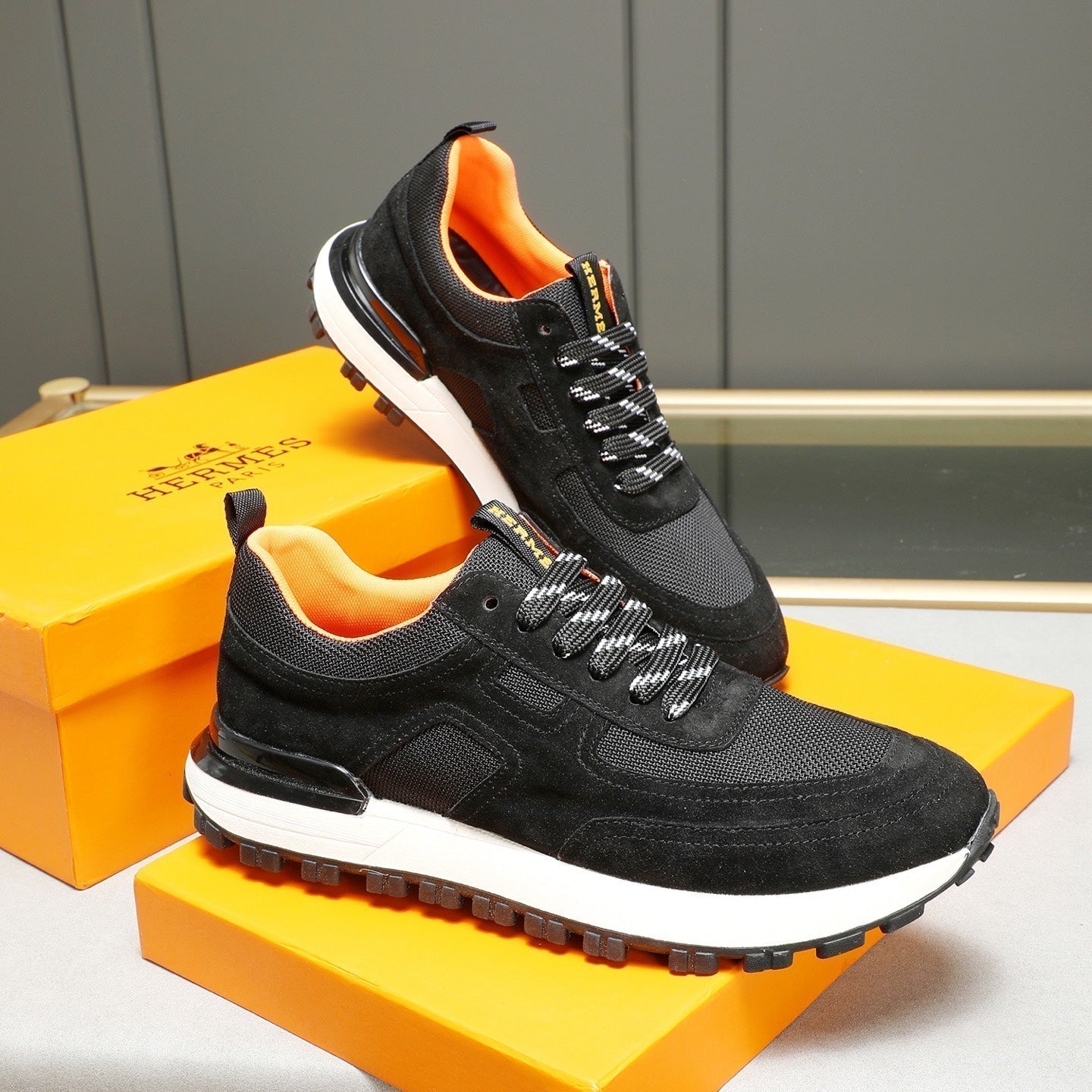 HM Men's Sneaker Black Suede 619317