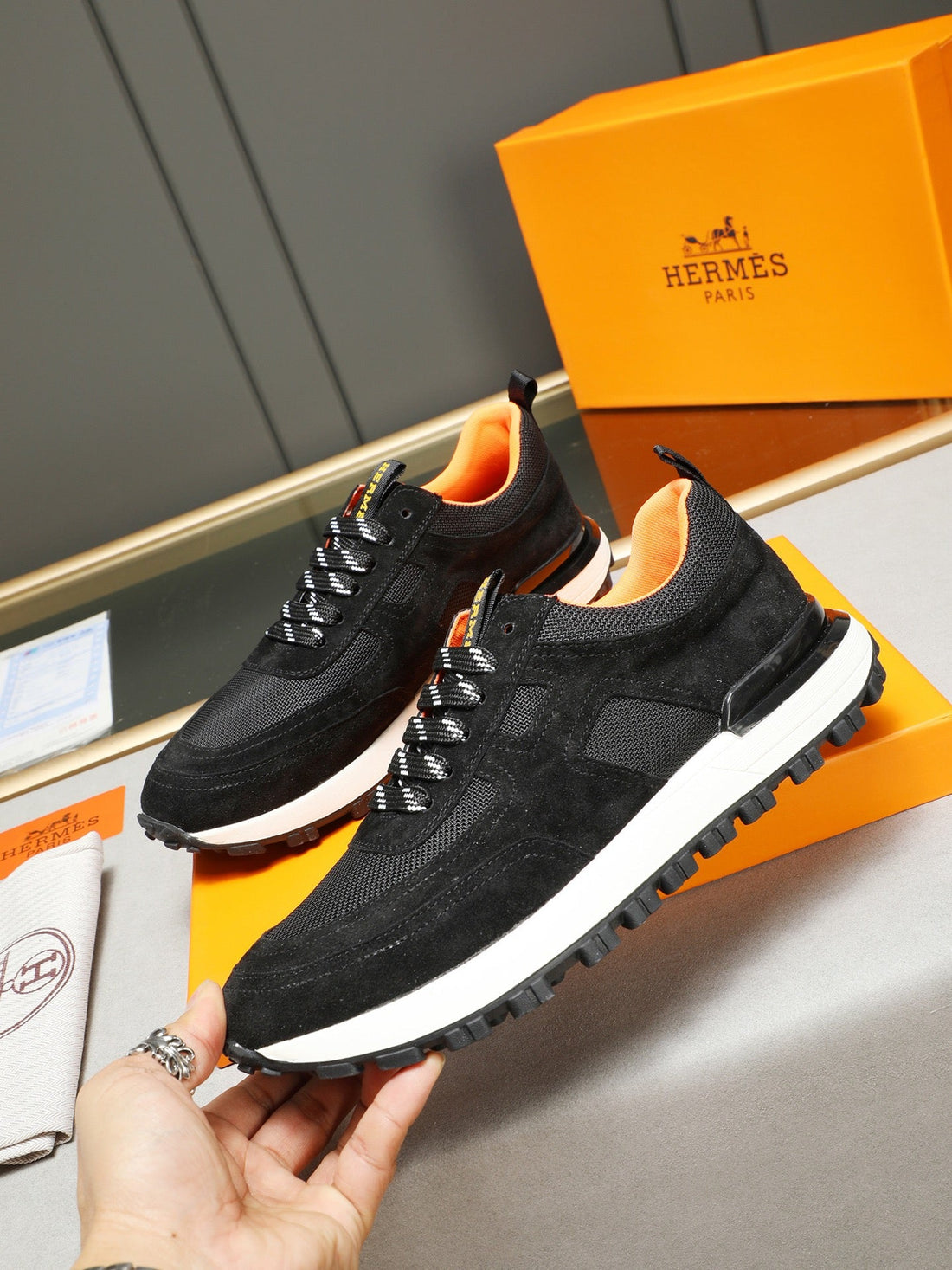 HM Men's Sneaker Black Suede 619317