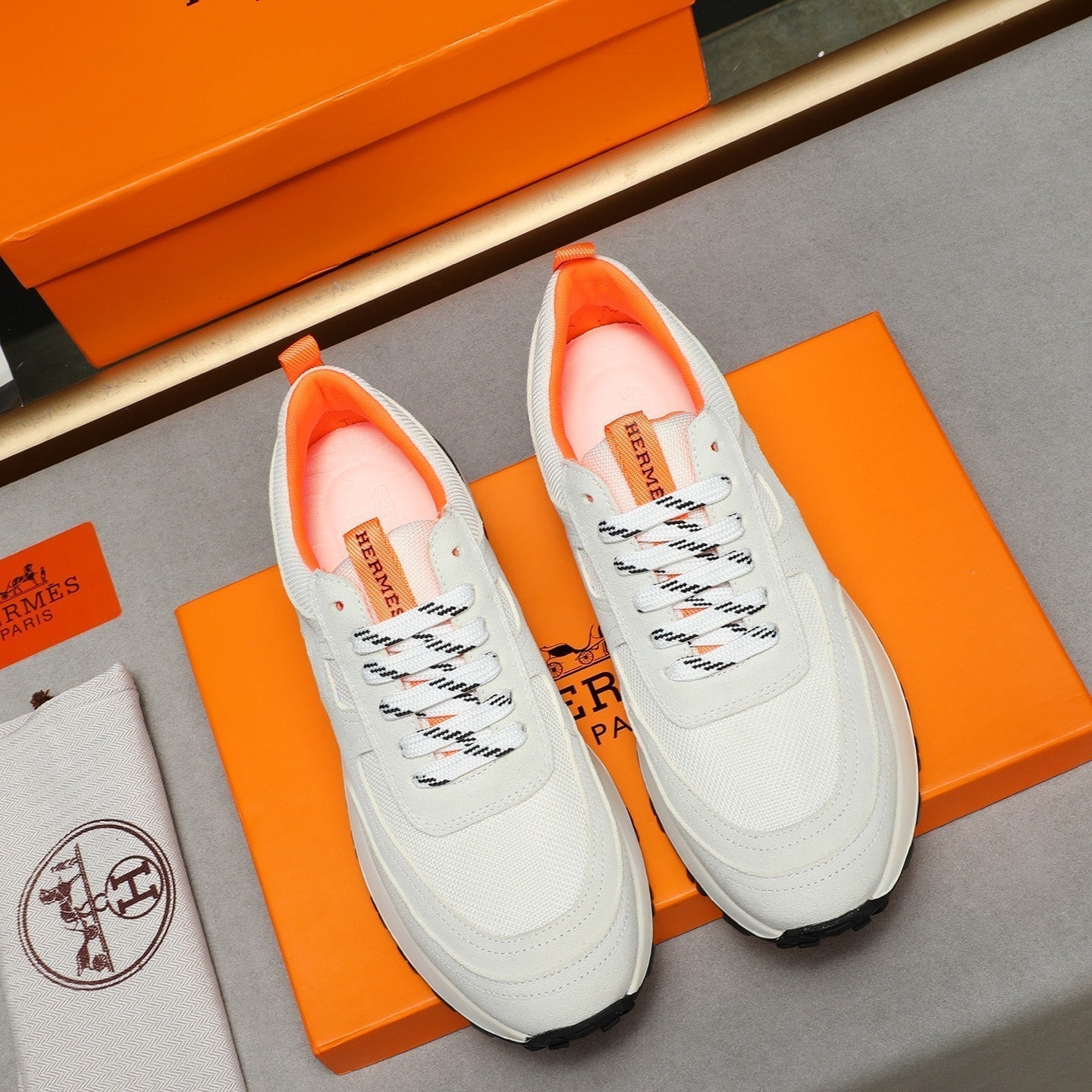 HM Men's Sneaker White Suede 619318