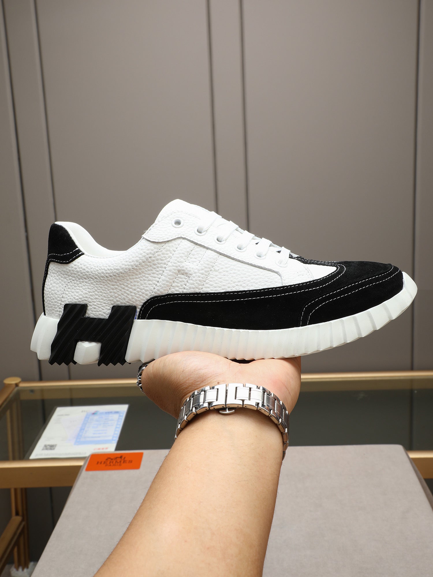 HM Men's Bouncing Sneakers White Black Sheepskin Suede 664381