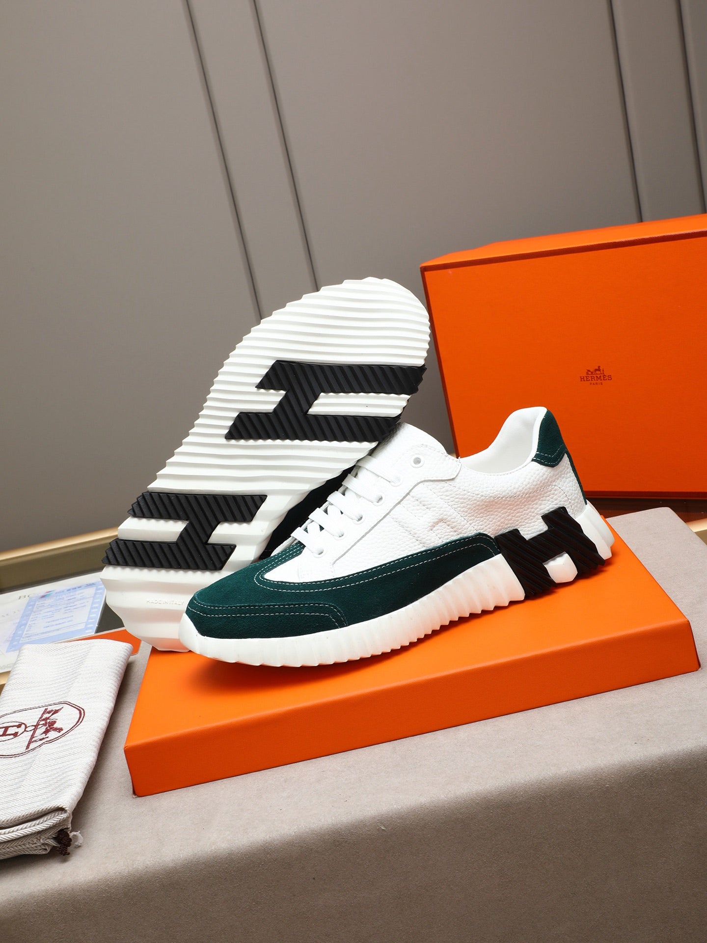 HM Men's Bouncing Sneakers White Green Sheepskin Suede 664382