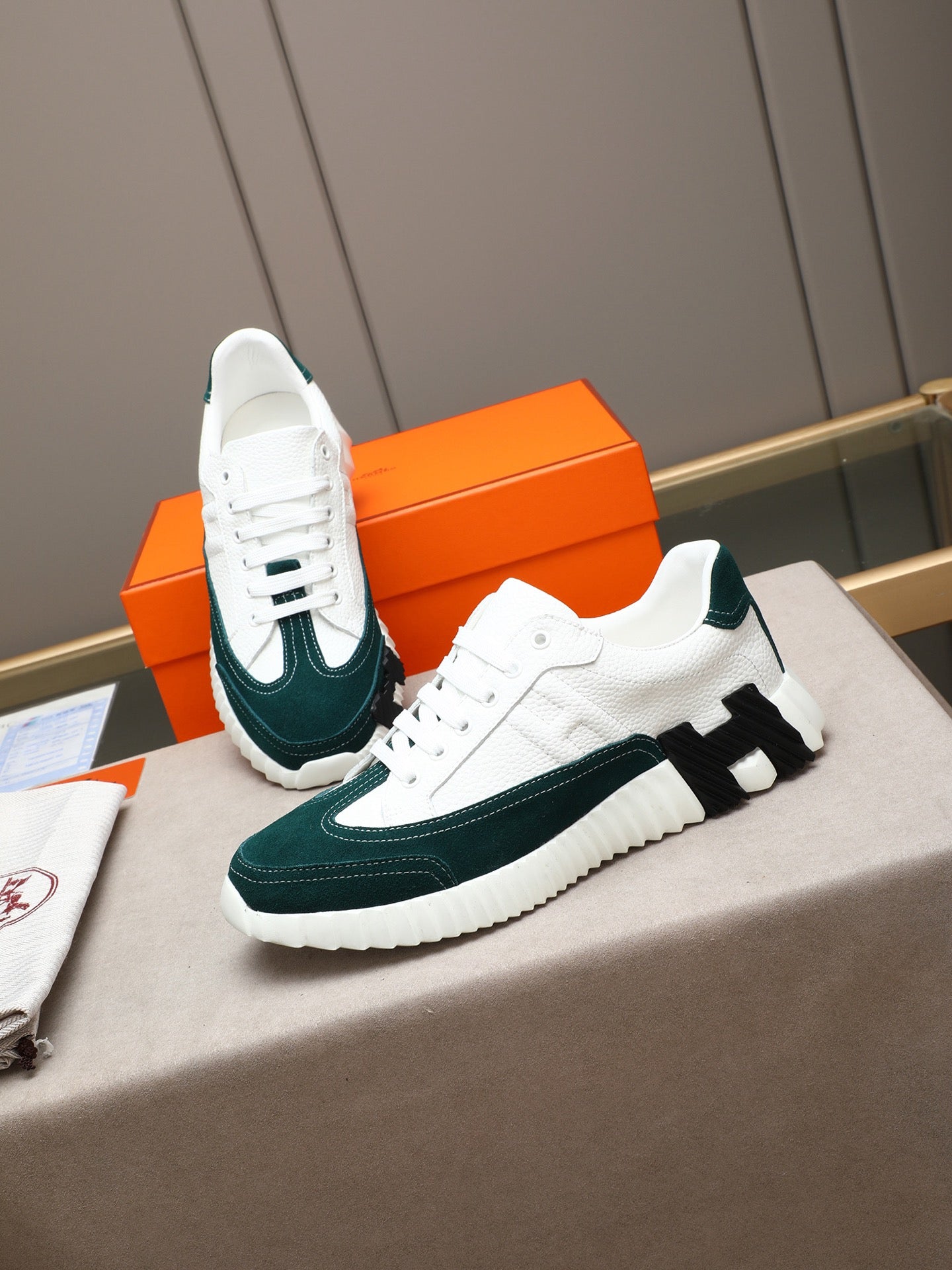 HM Men's Bouncing Sneakers White Green Sheepskin Suede 664382