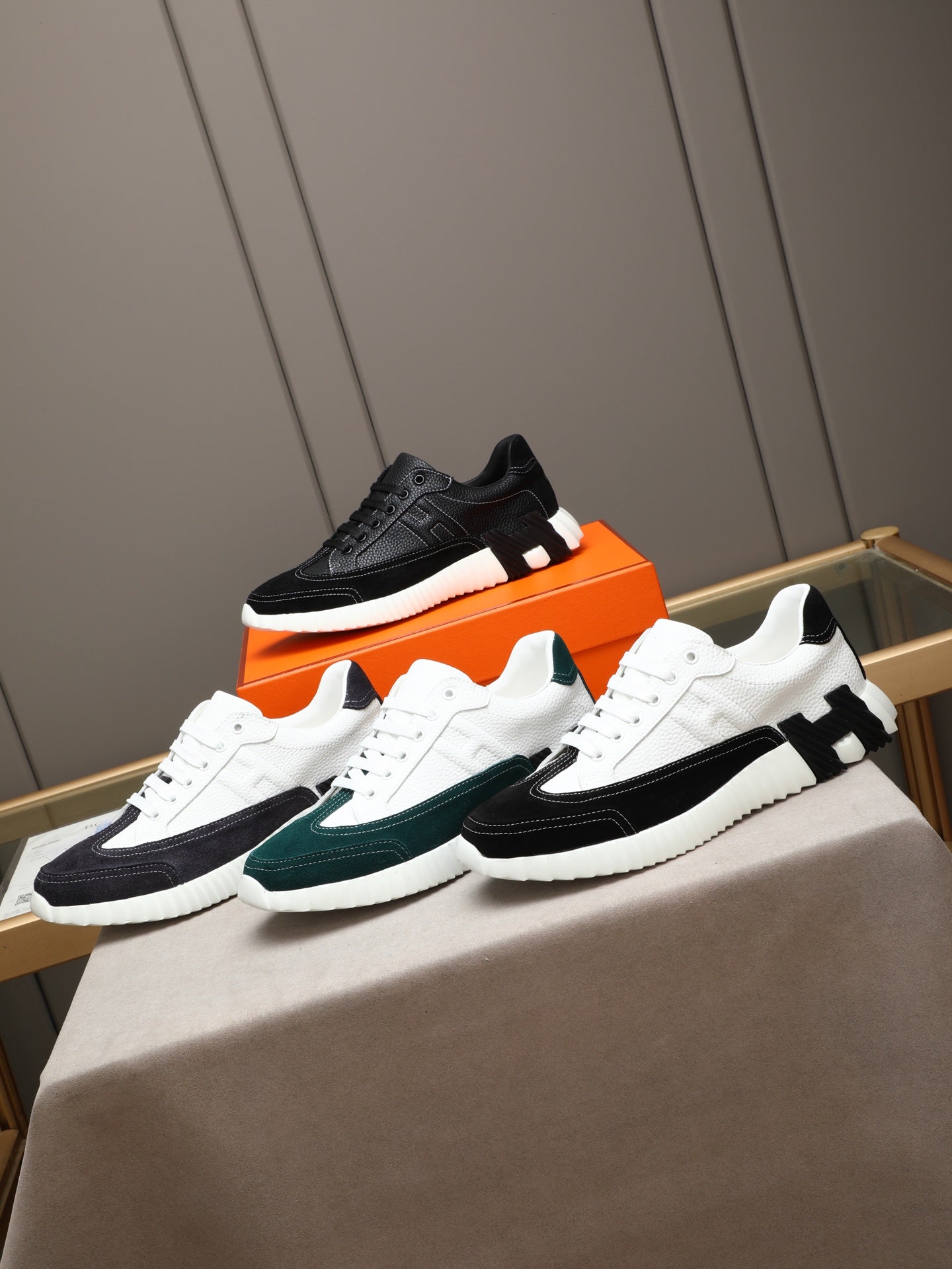 HM Men's Bouncing Sneakers White Black Sheepskin Suede 664381