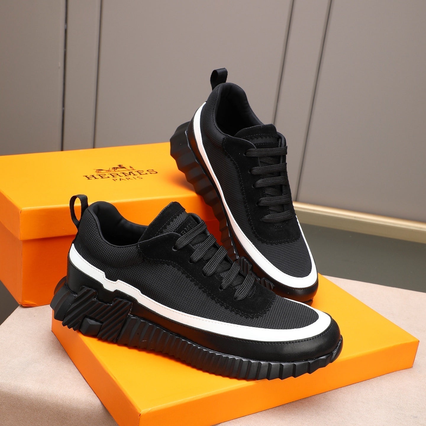 HM Men's Bouncing Sneaker Black White Calfskin Fabric 754131