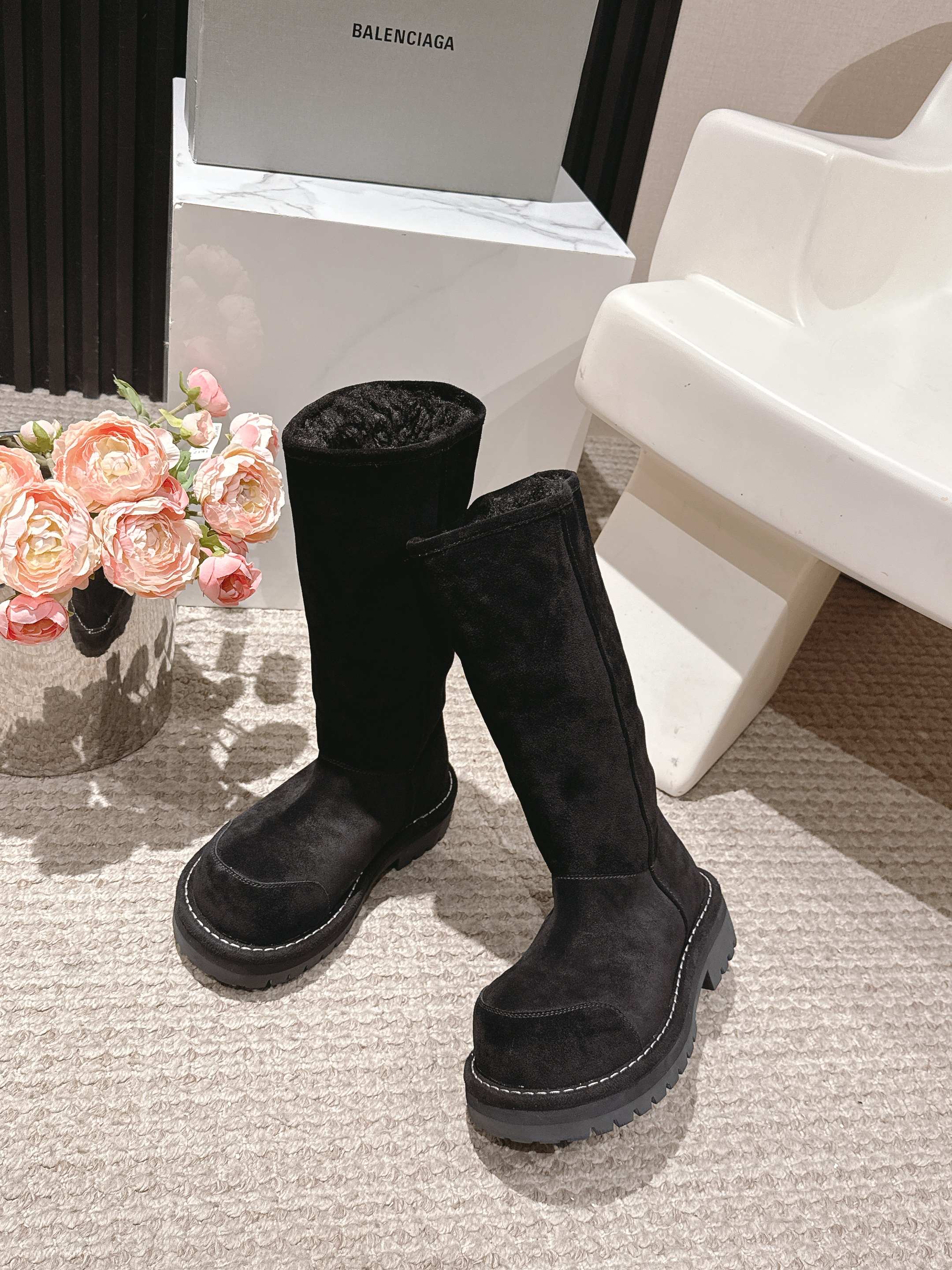 Balenciaga 25s snow boots black suede wool 467188