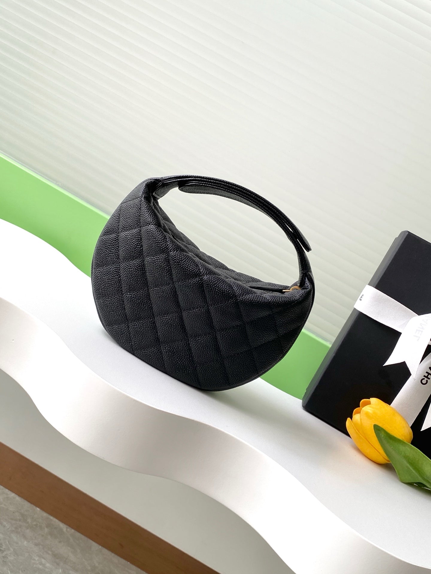 CC 25S Pouch Bag 17cm Black Grained Calfskin Pearl