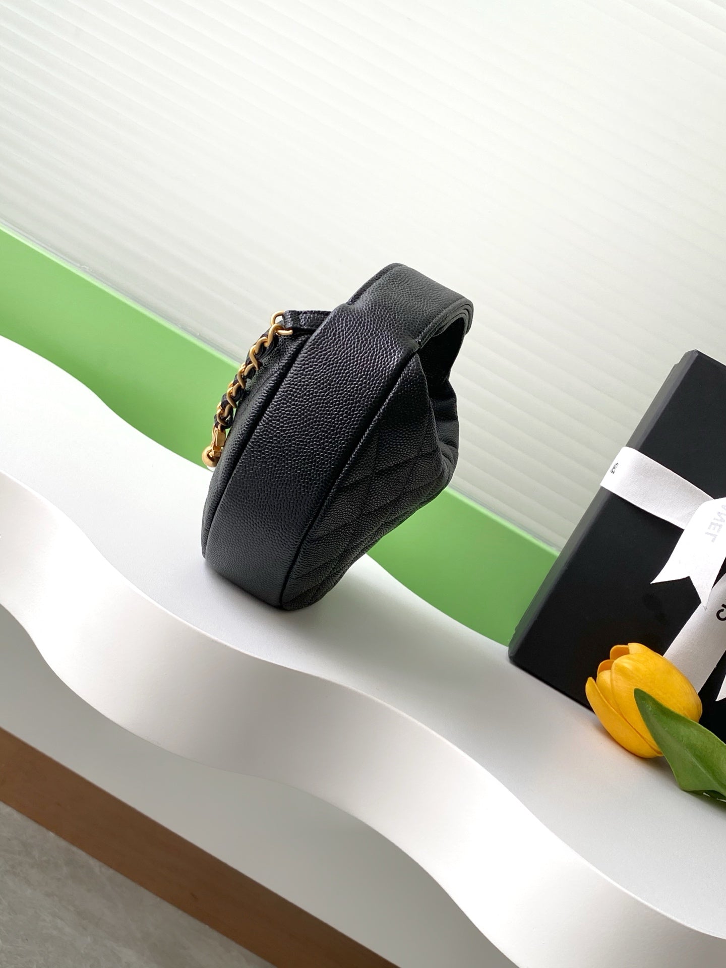 CC 25S Pouch Bag 17cm Black Grained Calfskin Pearl