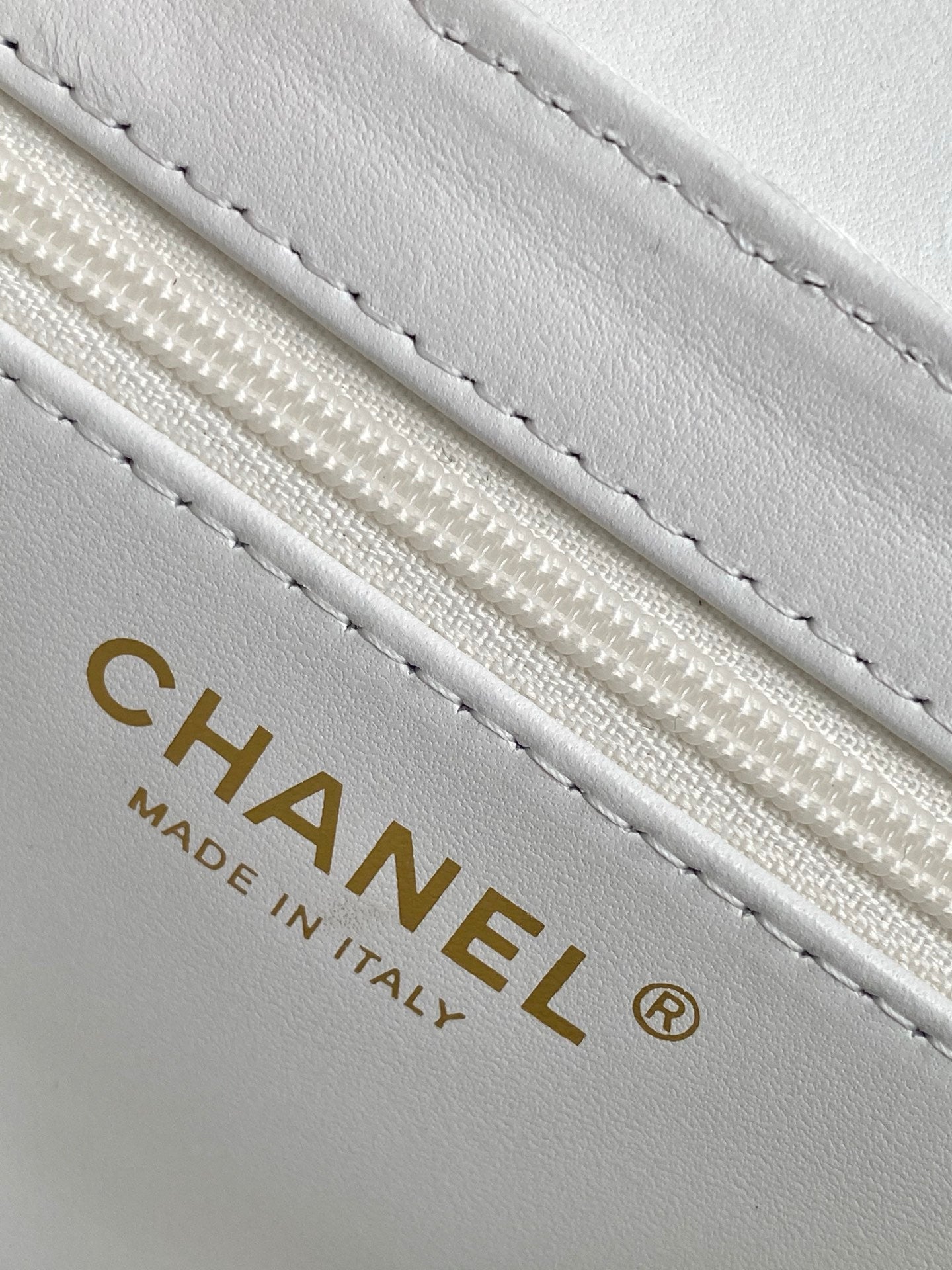 CC Kelly Shopper 19cm White Sequin
