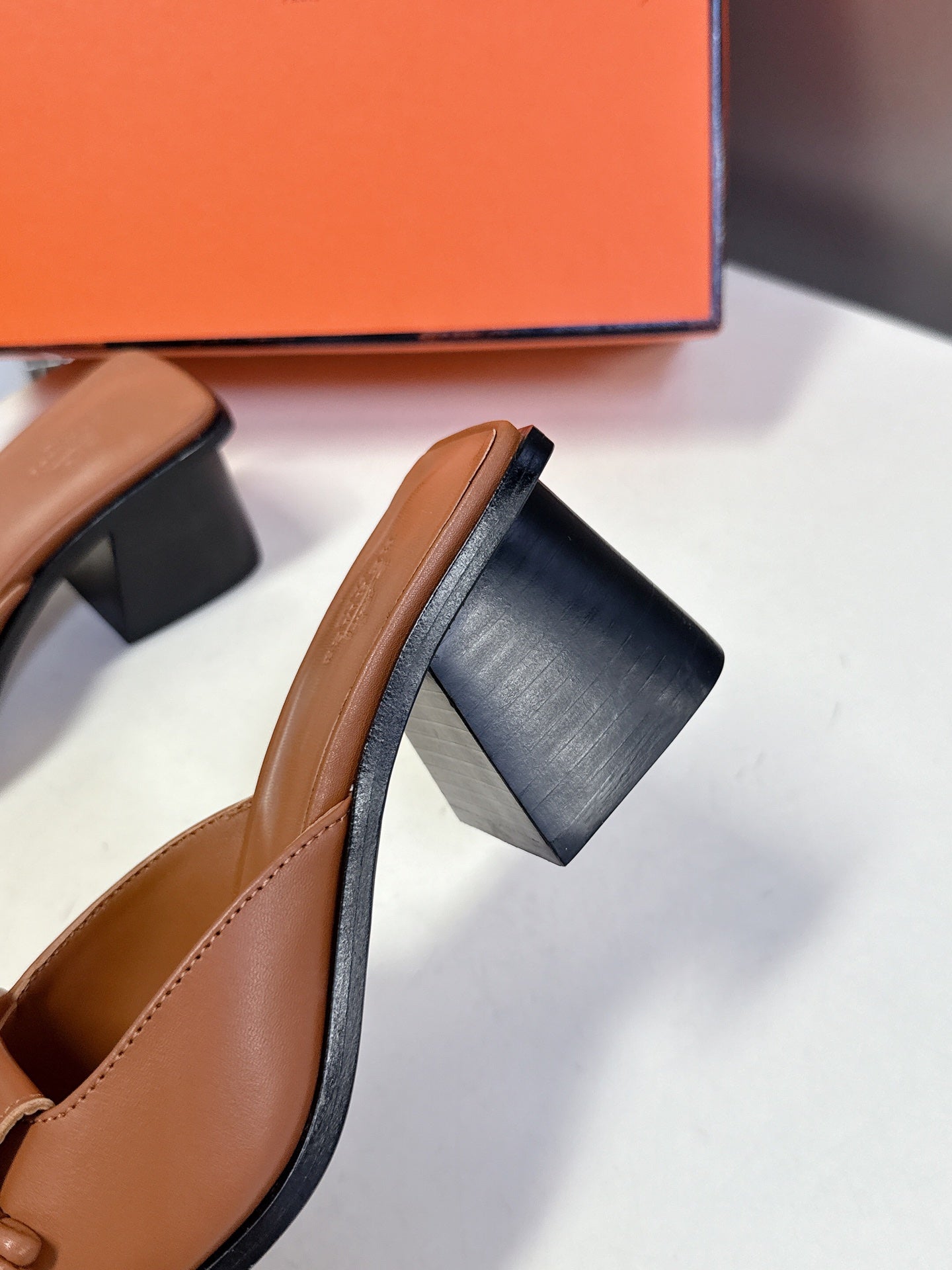 HM Ilot 70 Sandal Calfskin 252684