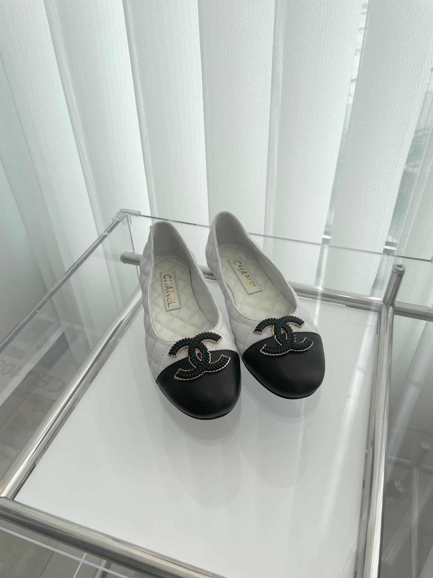 CC Ballet Flats 10mm White Black Quilted Lambskin