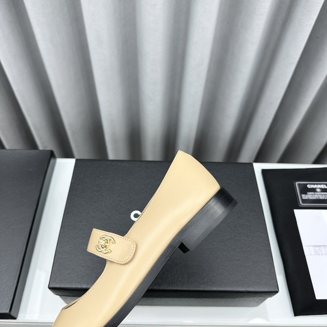 mary janes beige cafskin black patent calfskin