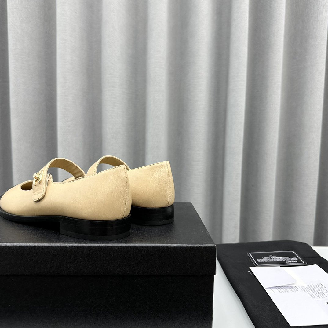 mary janes beige cafskin black patent calfskin