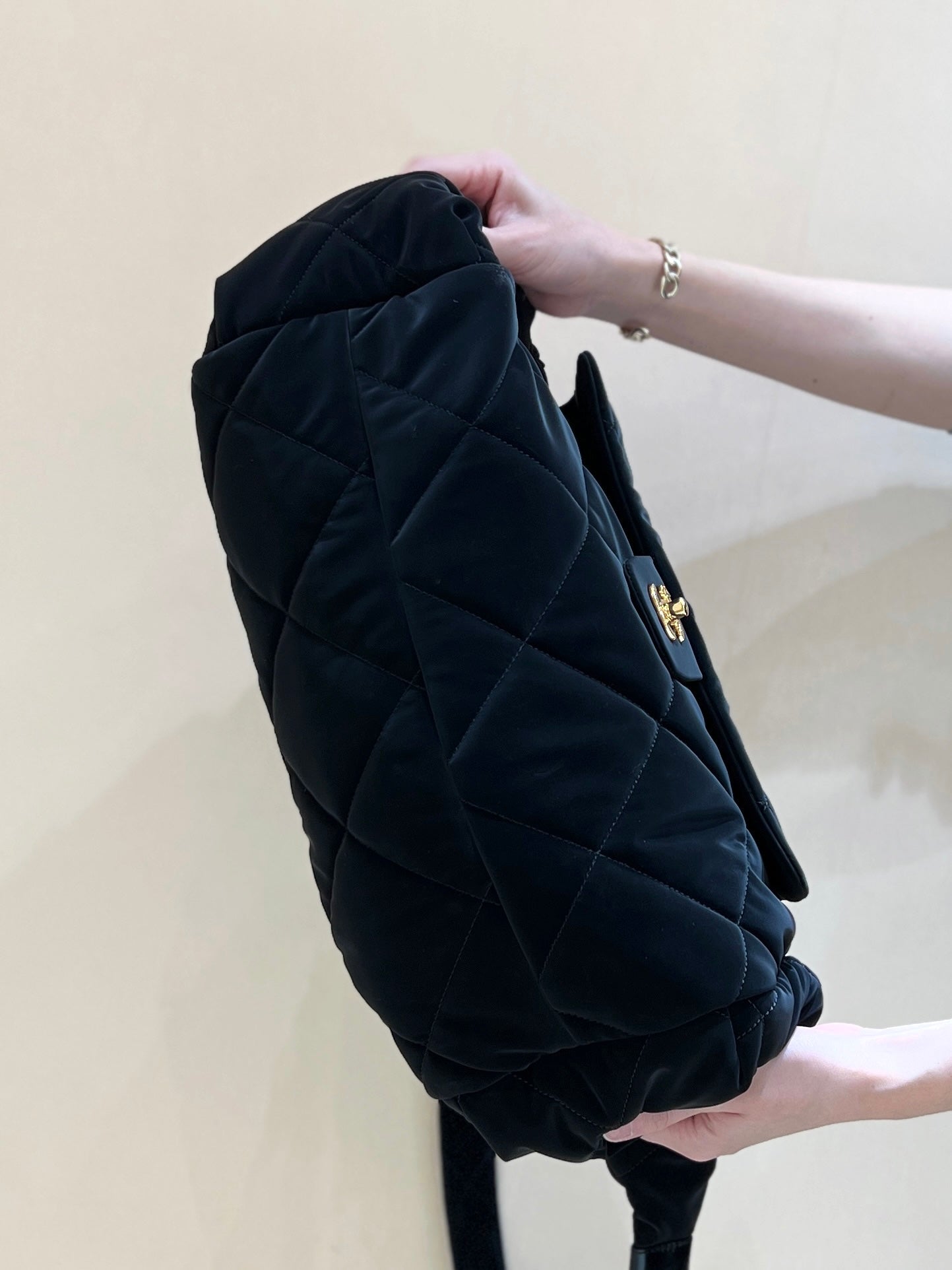 Chanel 24N coconeige ski bag black velvet 256069
