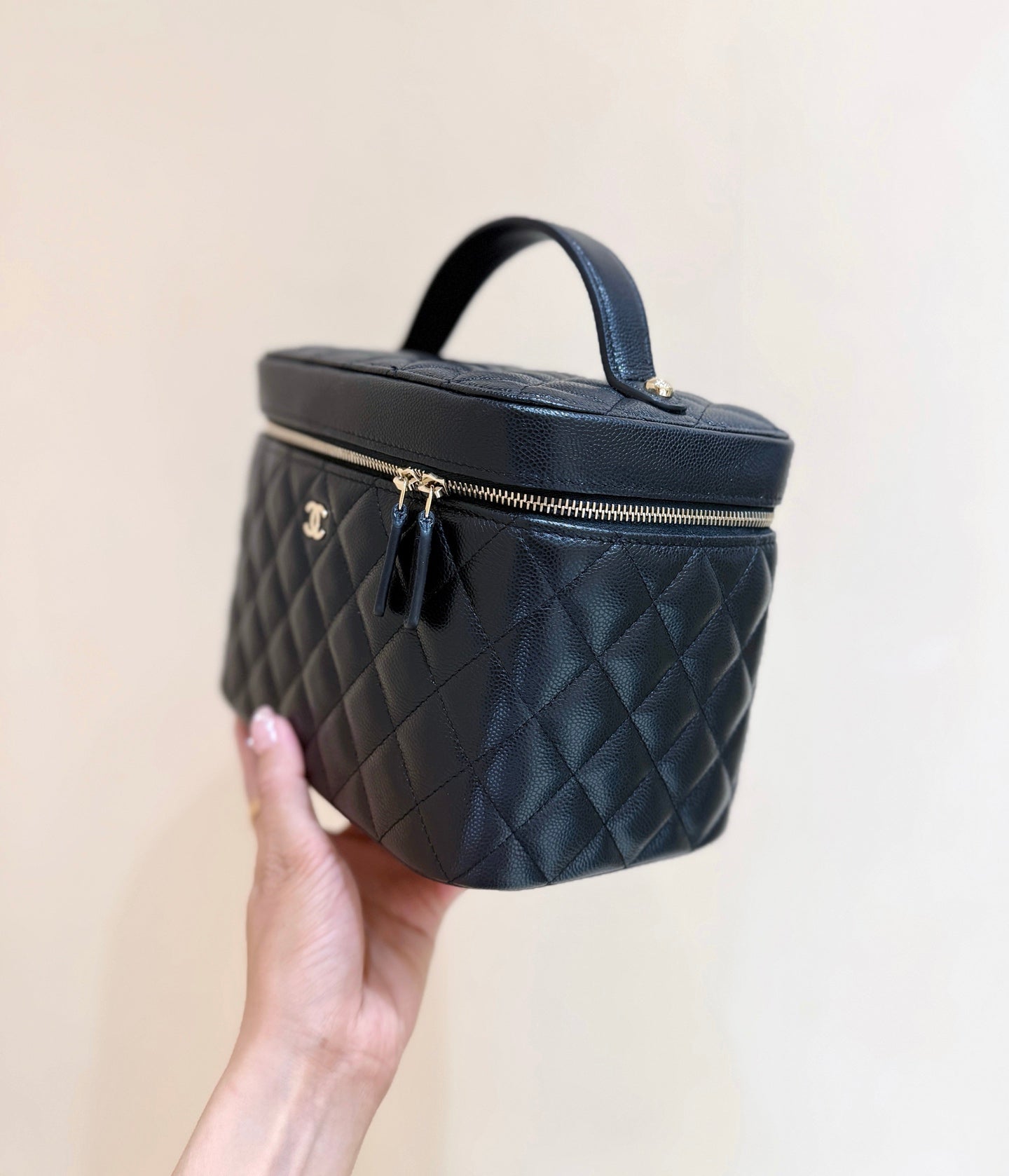 CC 25C Vanity Top Handle 21cm Black Grained Calfskin Light Gold Hardware