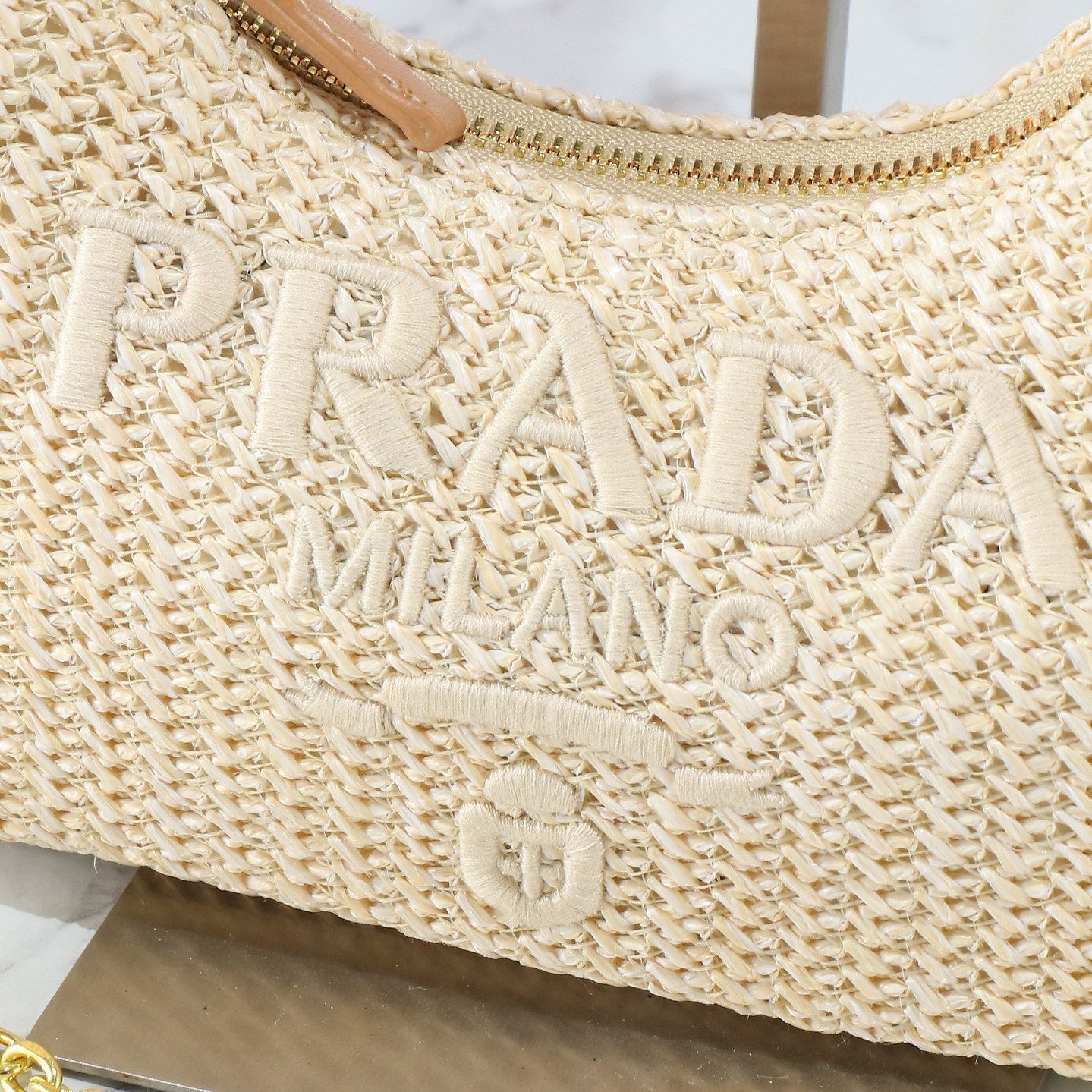 PRA 22 BAG IN BEIGE RAFFIA AND BROWN CALFSKIN GOLD HARDWARE