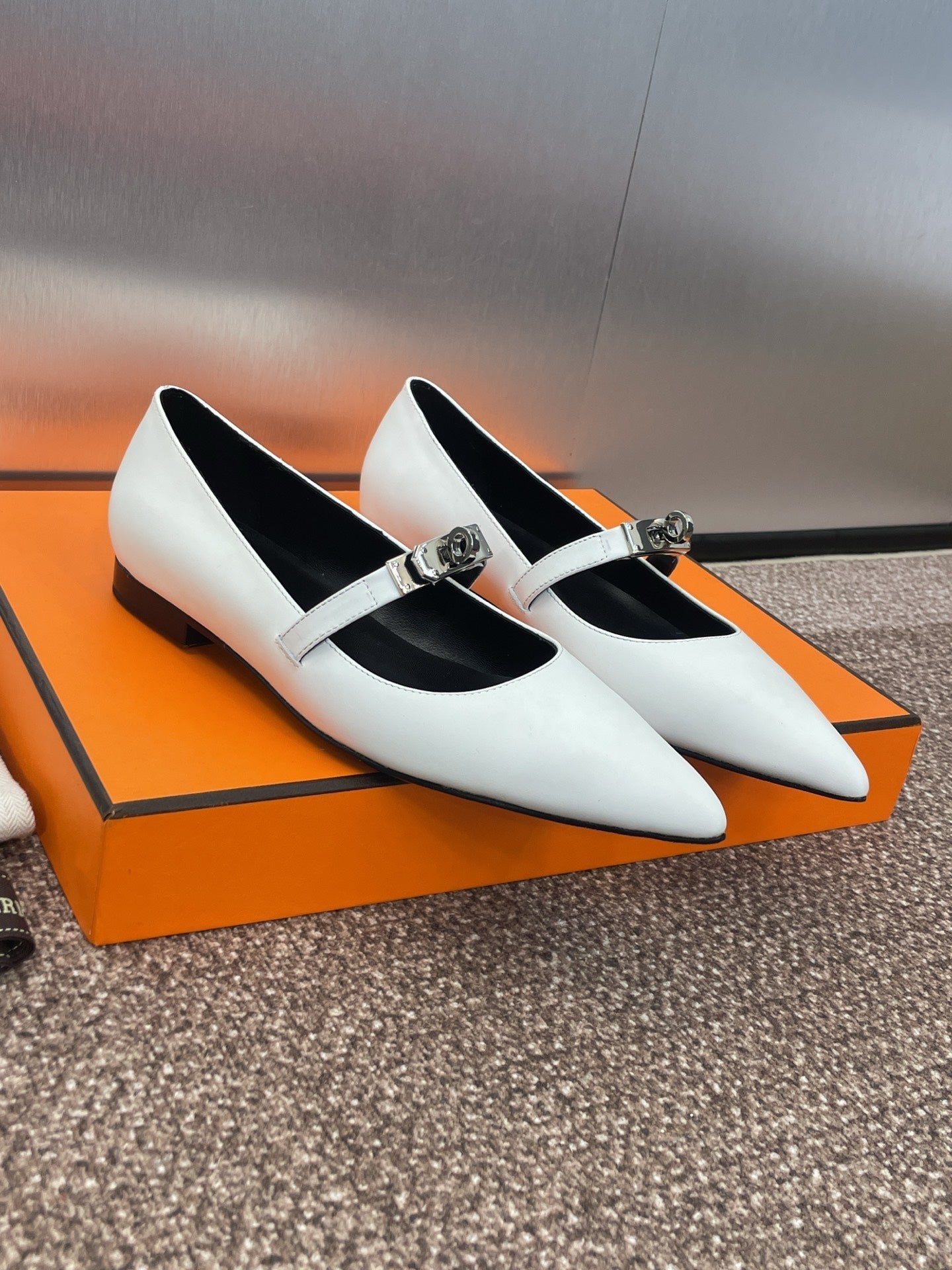 HM 25C Kelly Ballet Flat Gris Clair Calfskin 208267