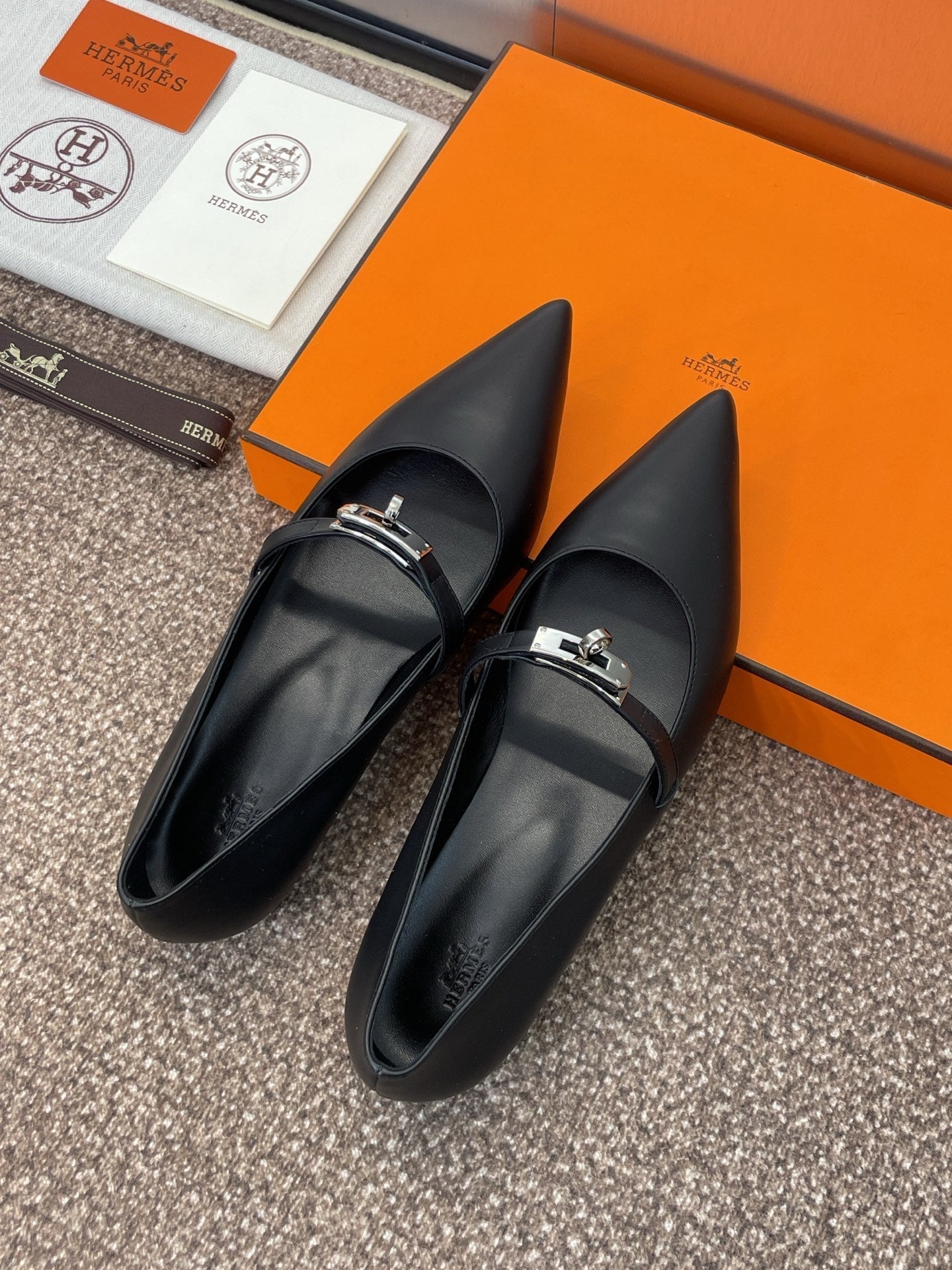 HM 25C Kelly Ballet Flat Noir Calfskin 208268