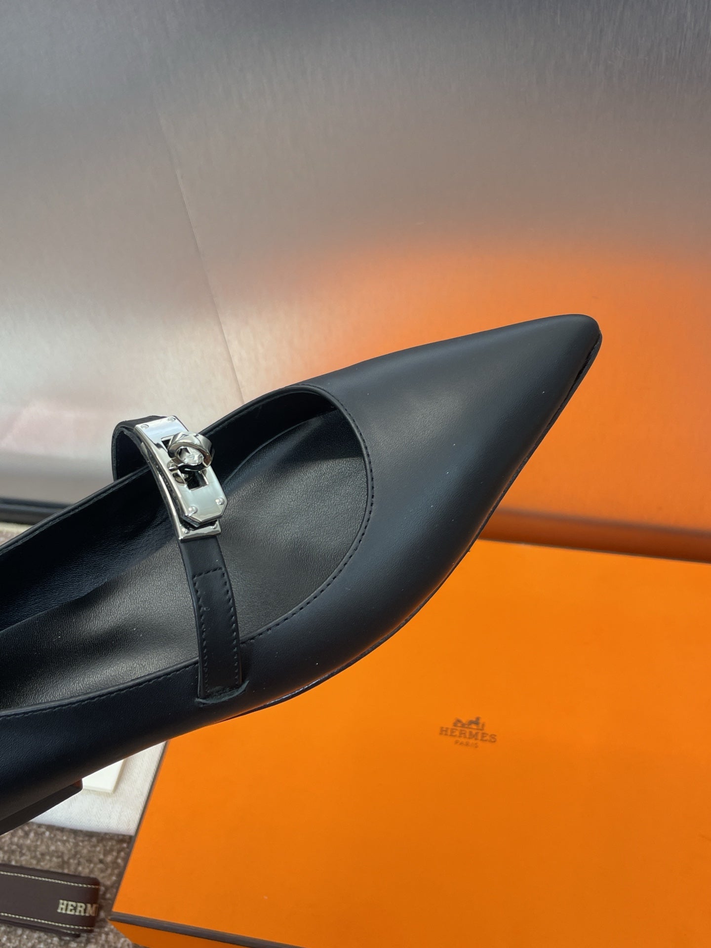 HM 25C Kelly Ballet Flat Noir Calfskin 208268