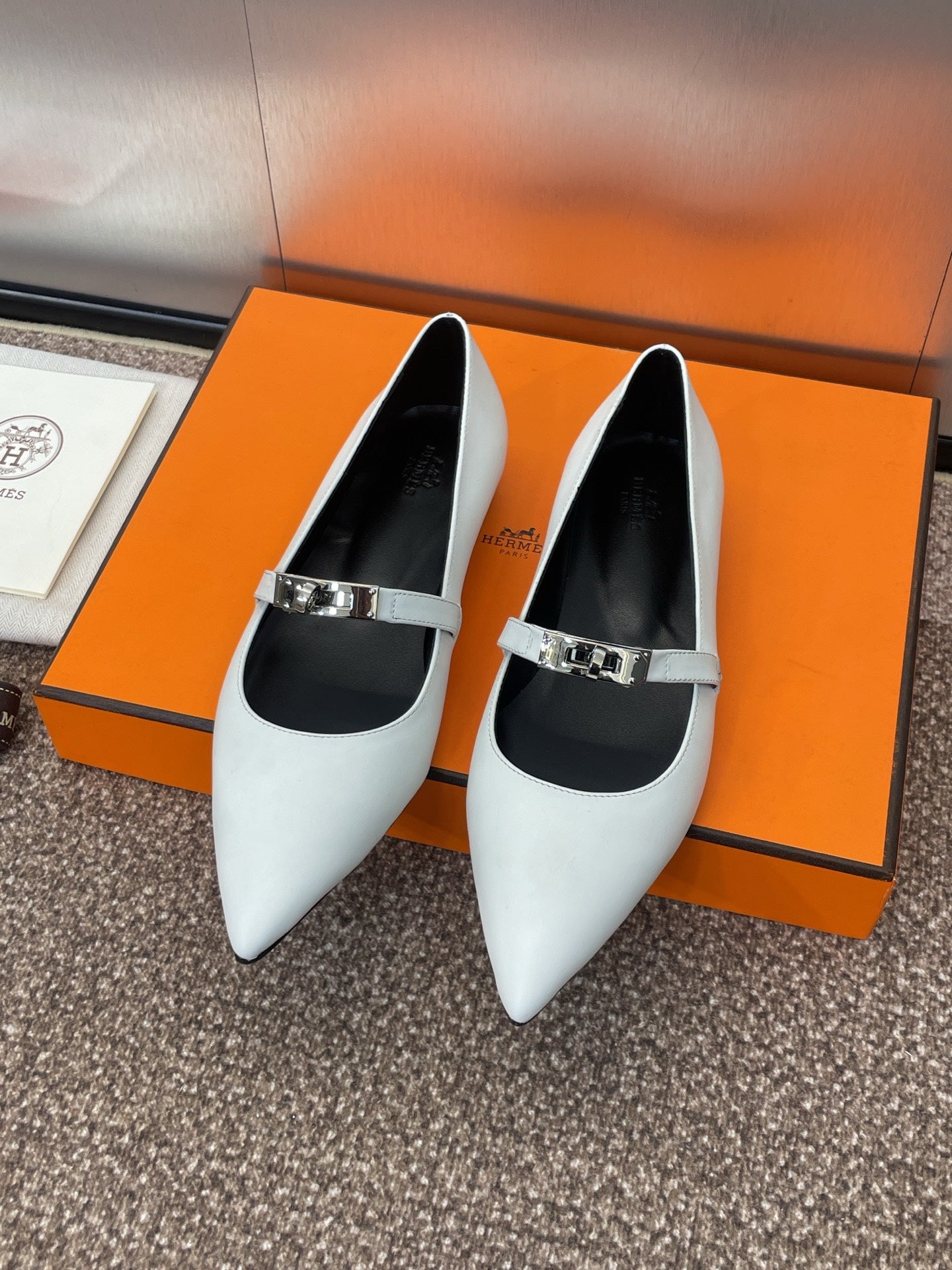 HM 25C Kelly Ballet Flat Gris Clair Calfskin 208267