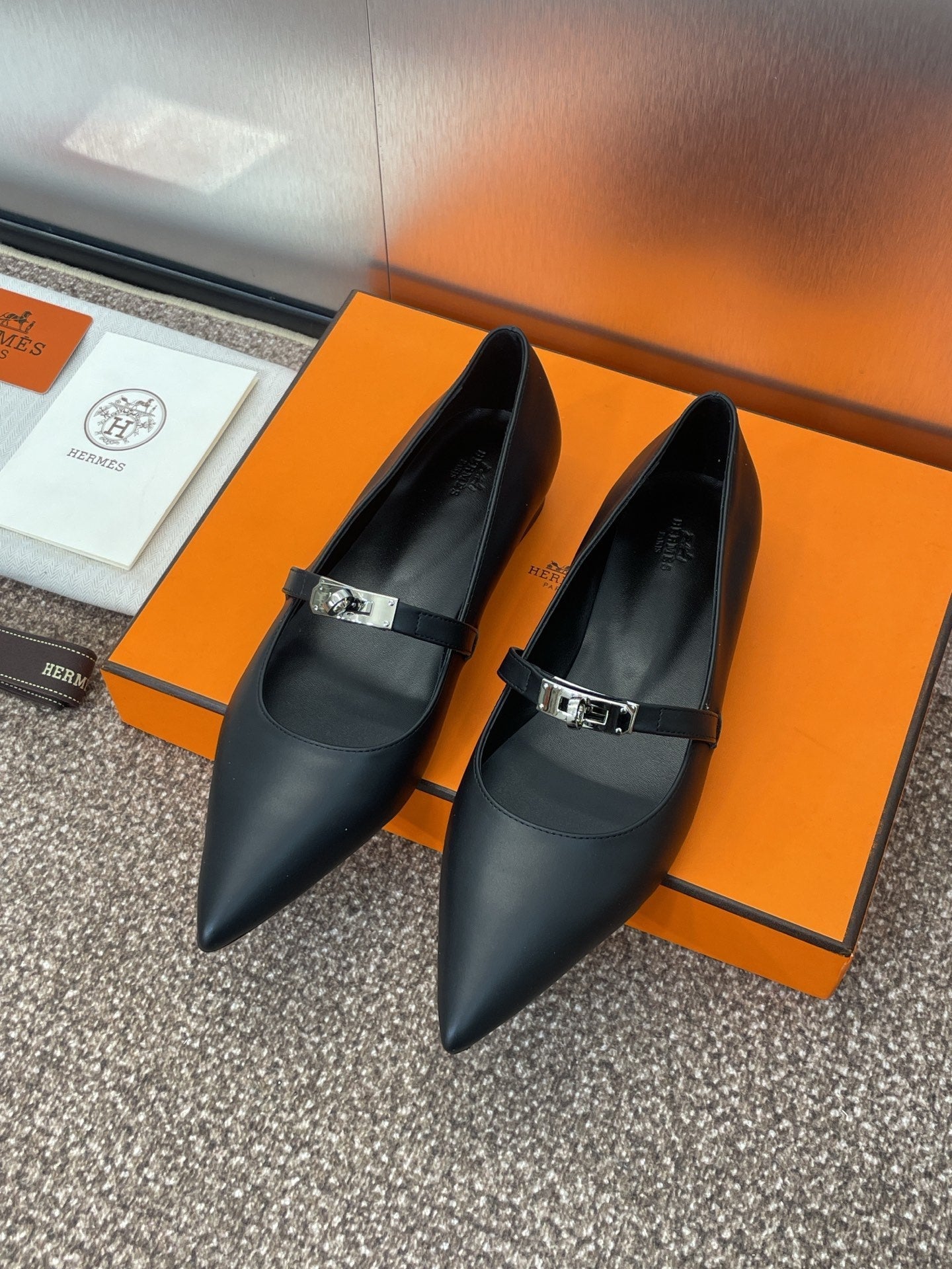 HM 25C Kelly Ballet Flat Noir Calfskin 208268