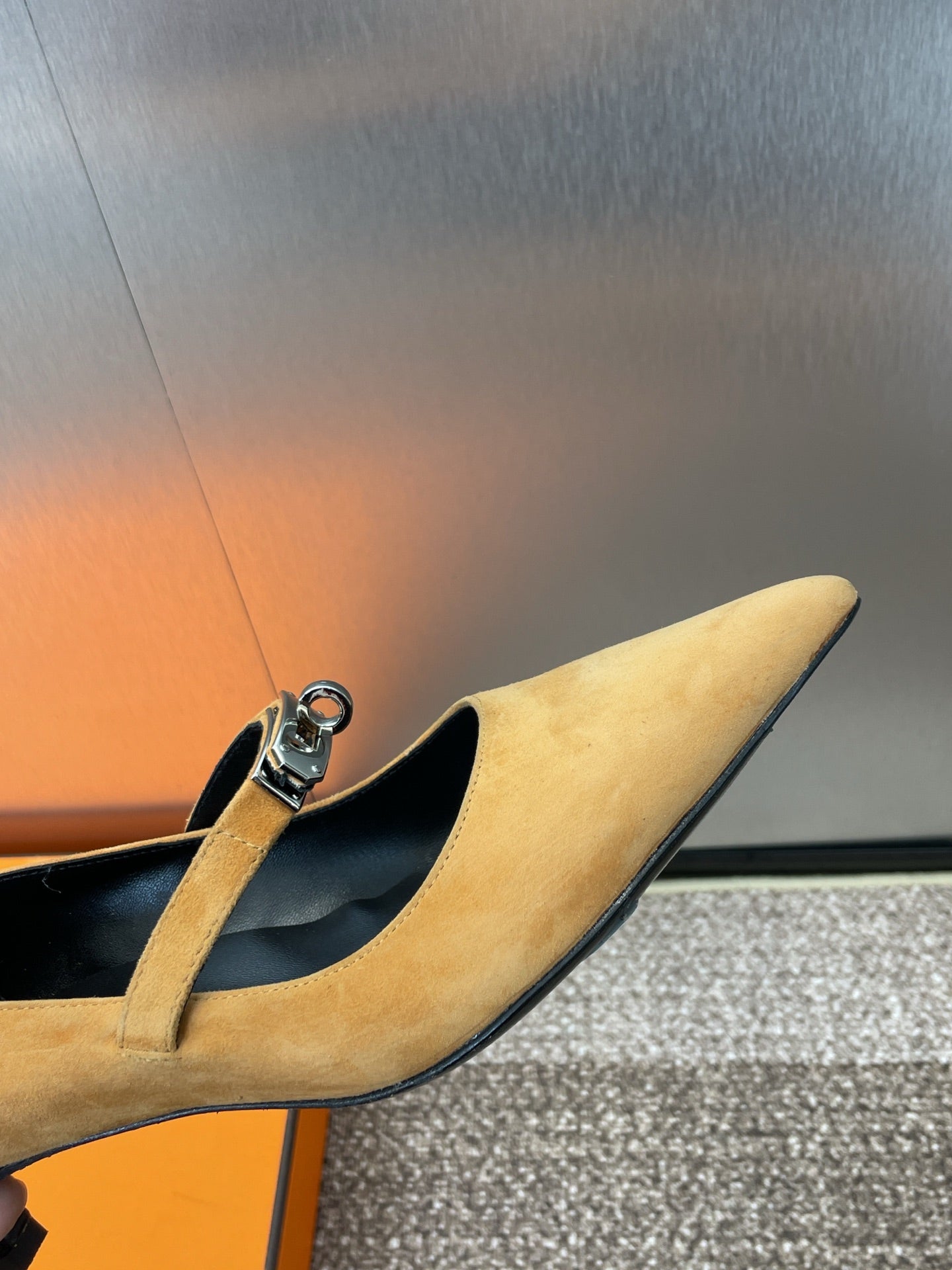 HM 25C Kiara 40 Pump Brown Suede 208276