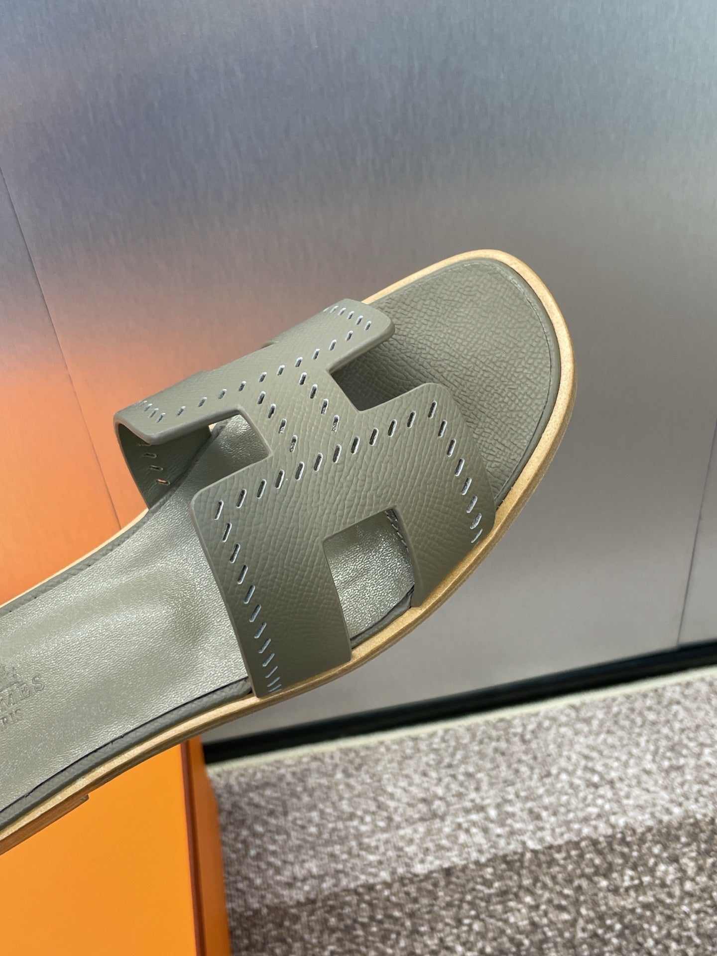 HM 25 Oran Sandal Etoupe Perforate Epsom Leather