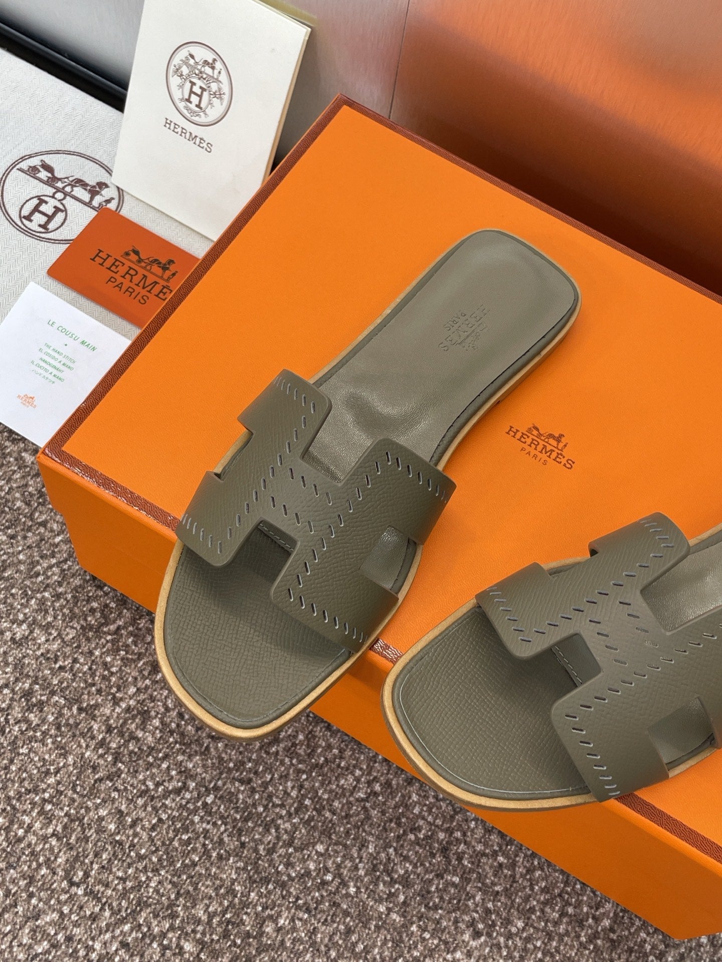 HM 25 Oran Sandal Etoupe Perforate Epsom Leather