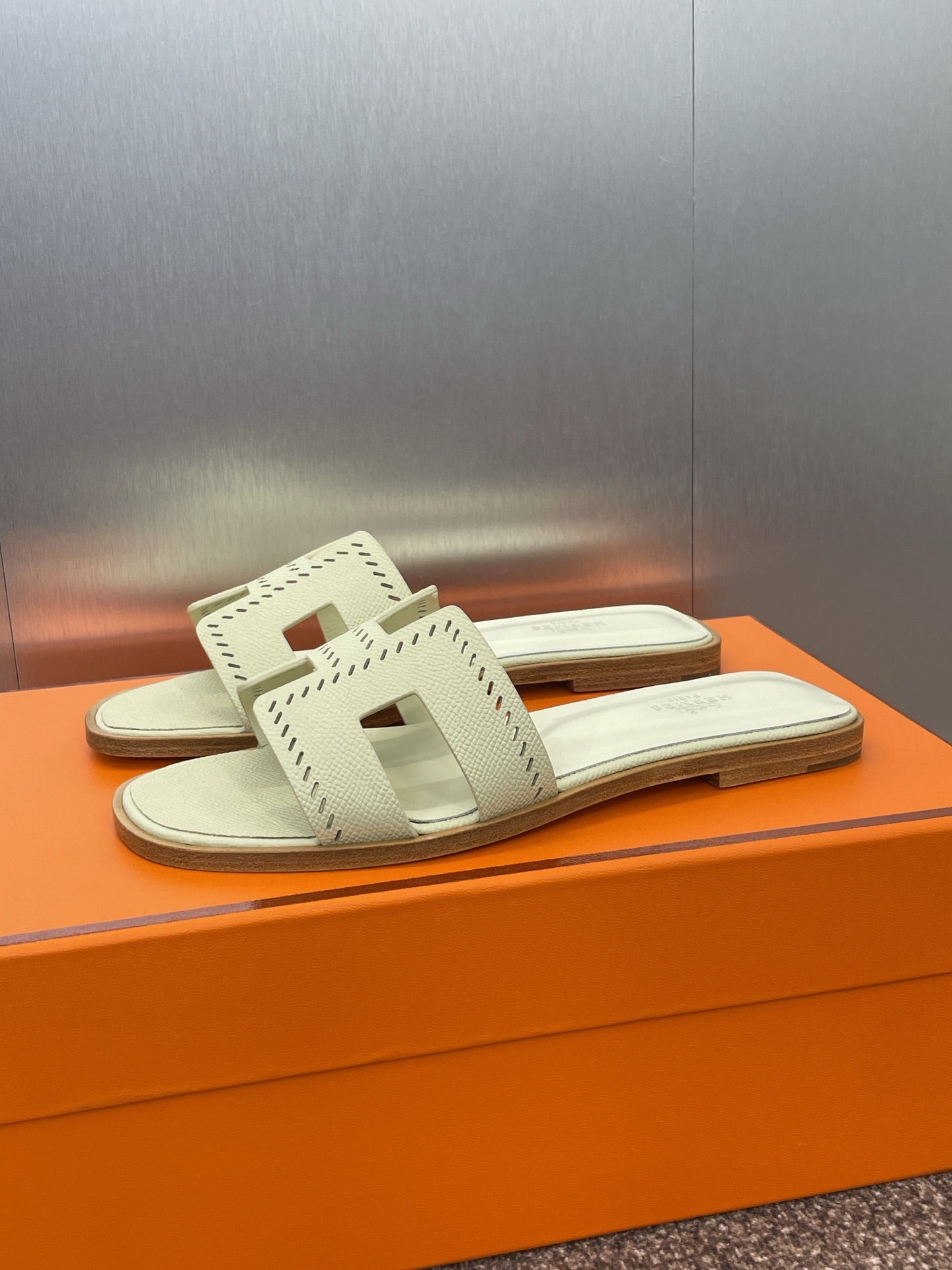 HM 25 Oran Sandal Cream Perforate Epsom Leather