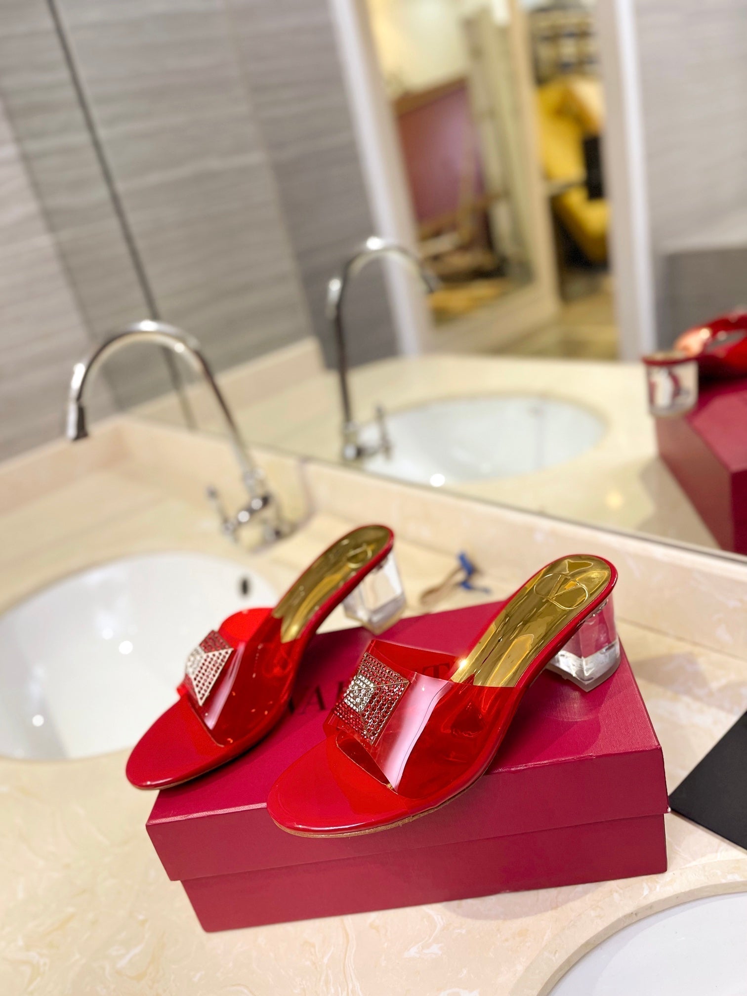 HIGH MULE 60MM IN CHERRY RED SHEEPSKIN AND TRANSPARENT PVC