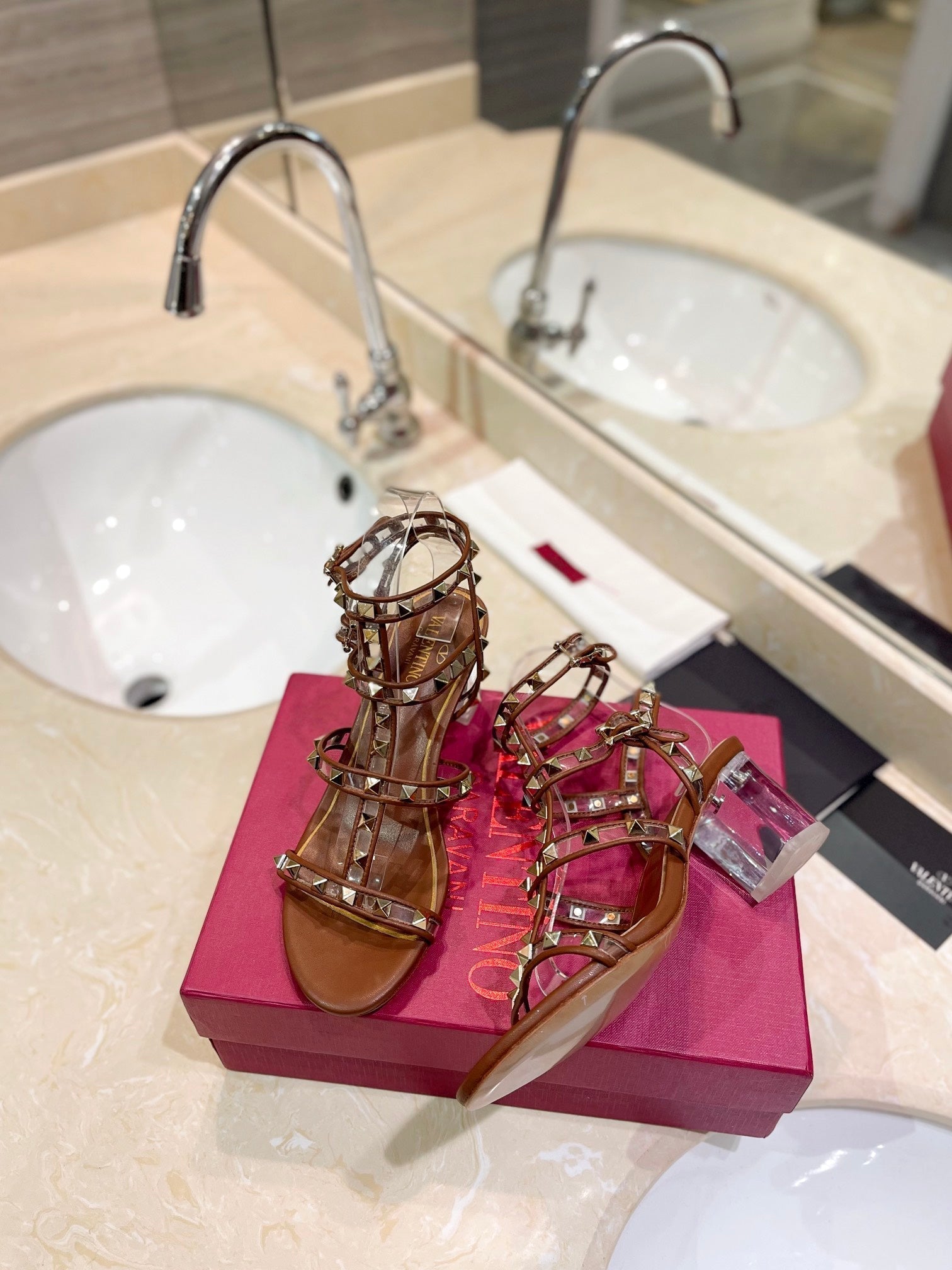 ROCKSTUD SANDAL WITH STRAP IN BRONZE BROWN CALFSKIN 60 MM