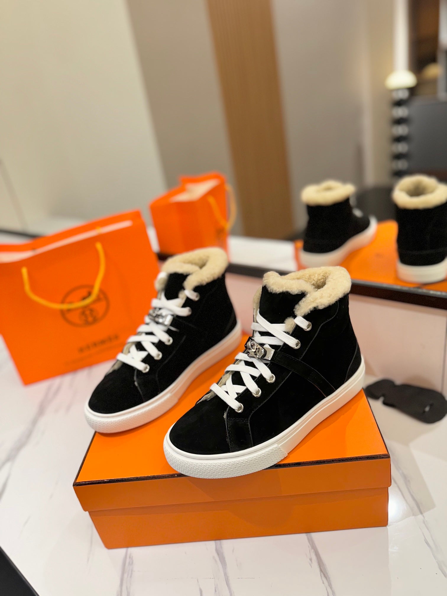 HM Daydream Sneaker Black With Wool Lining Suede  983073