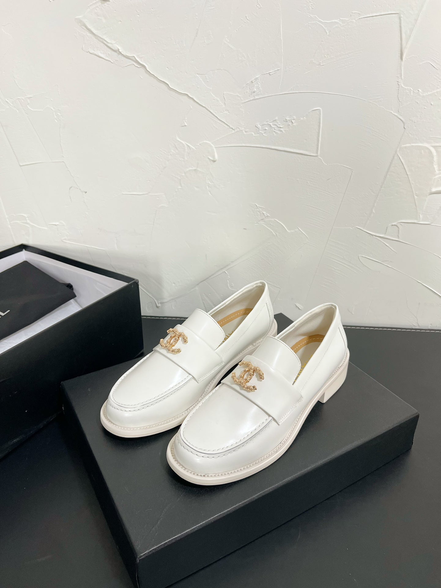 CC Moccasins Glossy White Calfskin 949656
