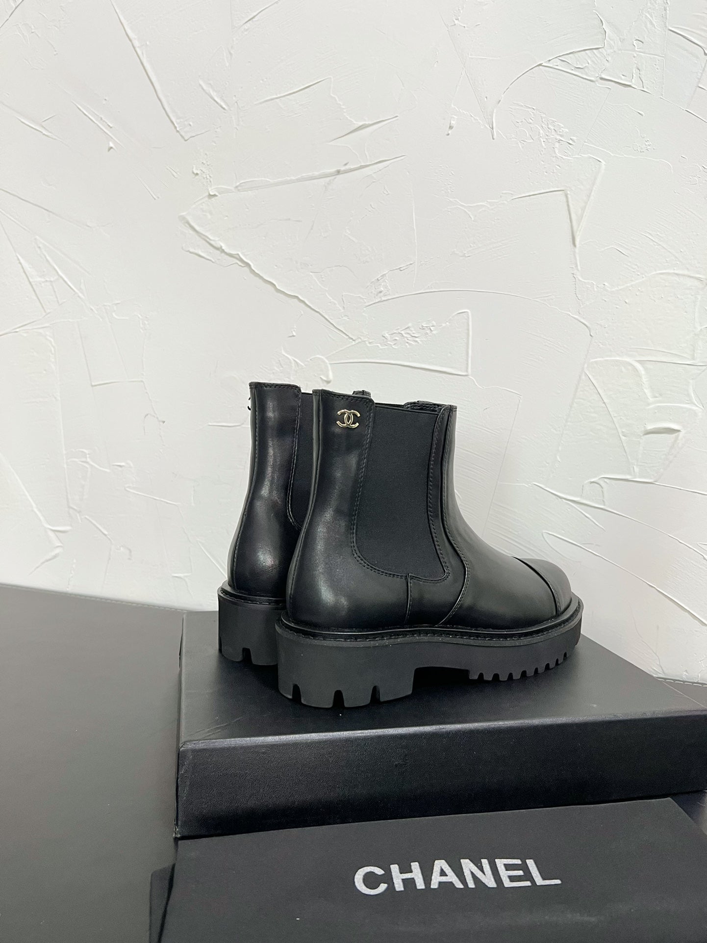 CC Chelsea Ankle Boots In Black Cowhide  949682