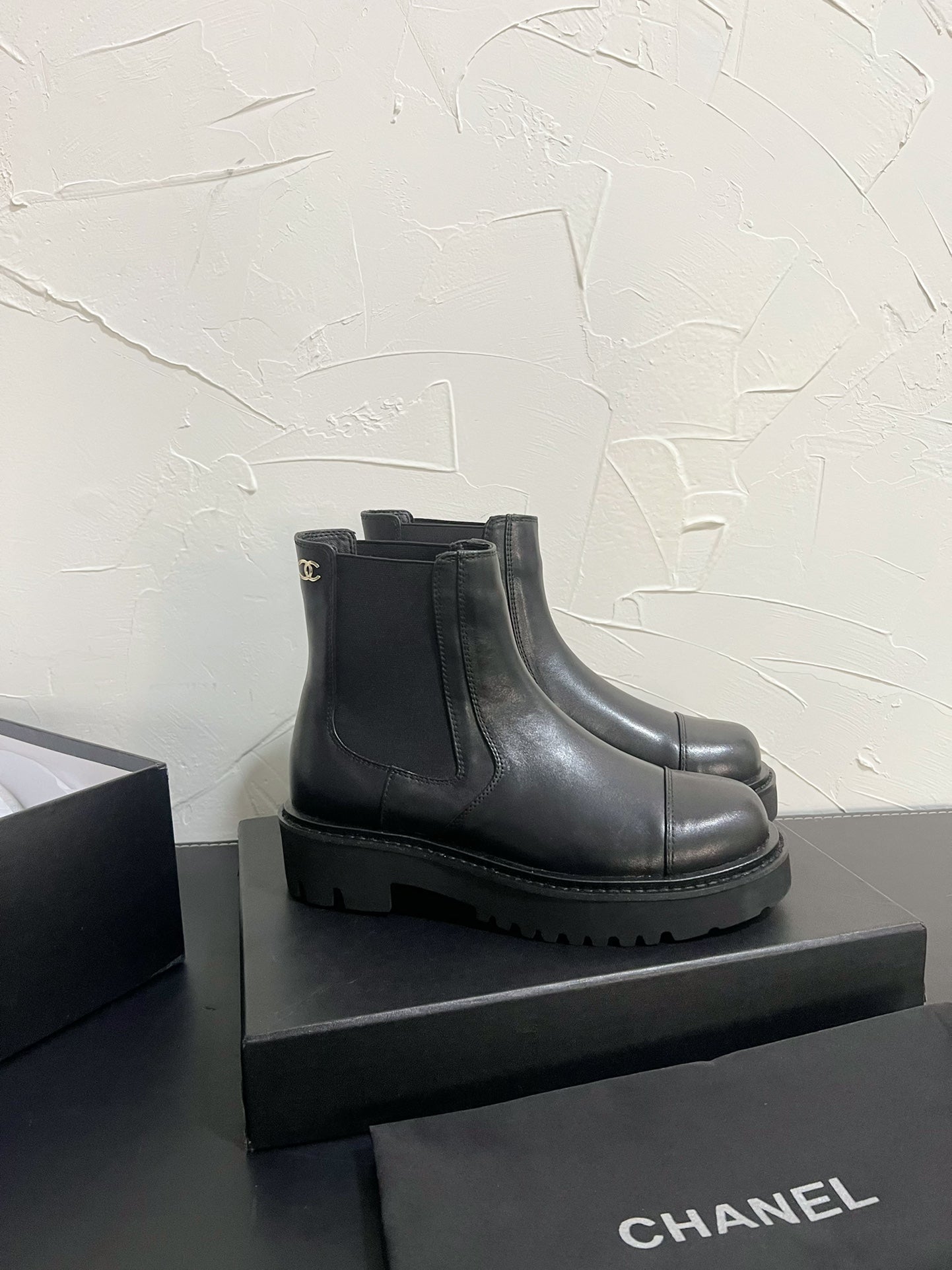 CC Chelsea Ankle Boots In Black Cowhide  949682
