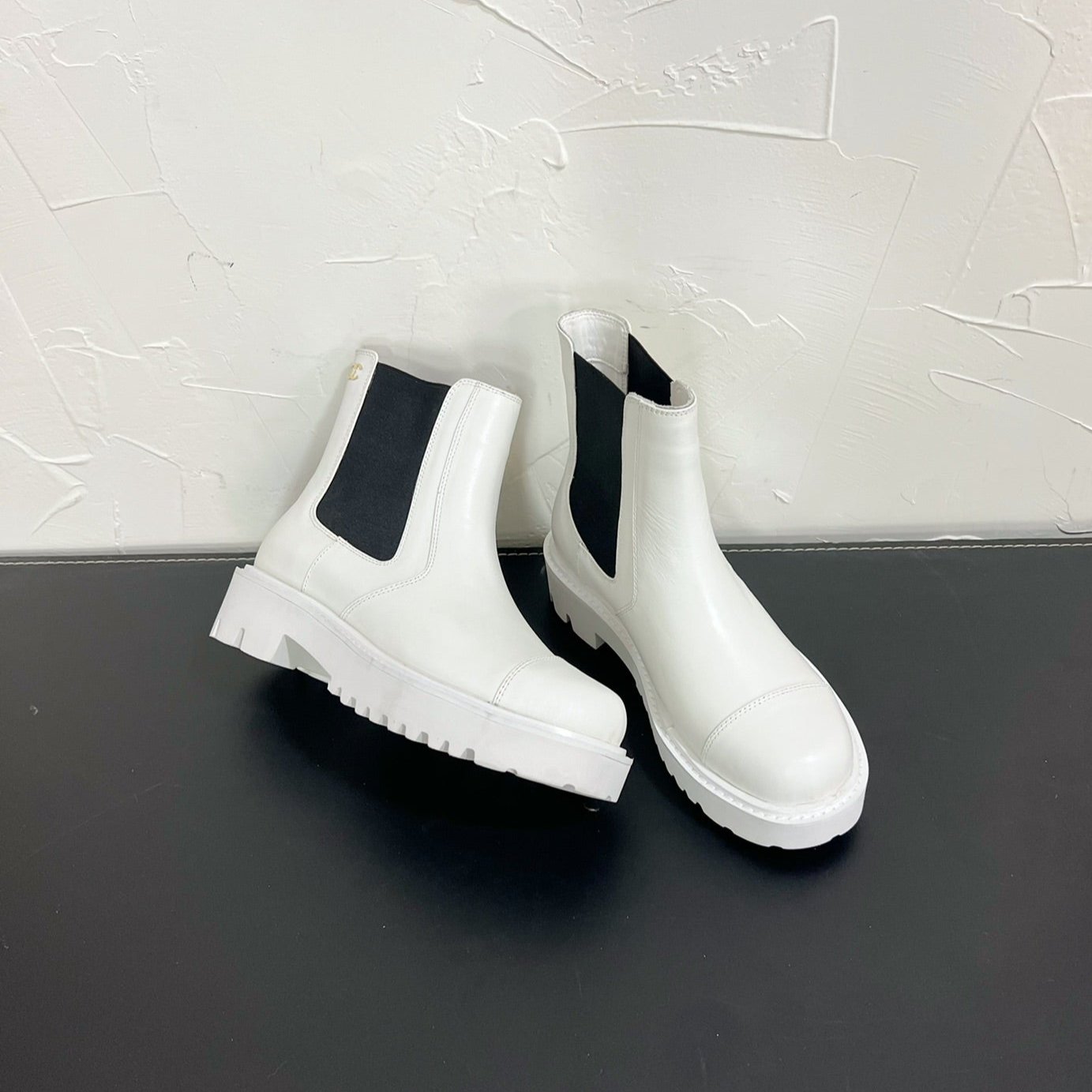 CC Chelsea Ankle Boots In White Cowhide  949684