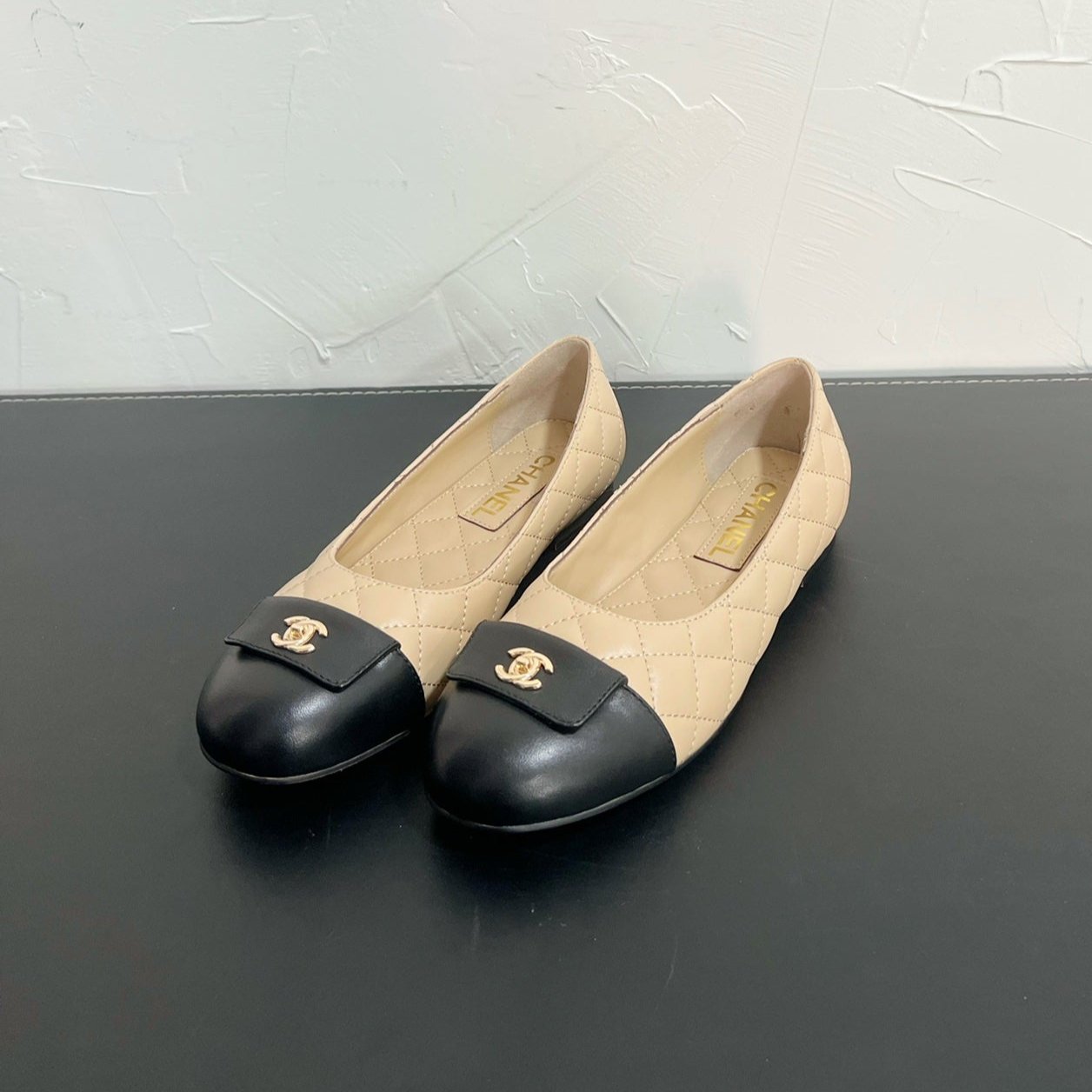 CC Ballet Flats In Beige Mix Black Quilted Lambskin 949713