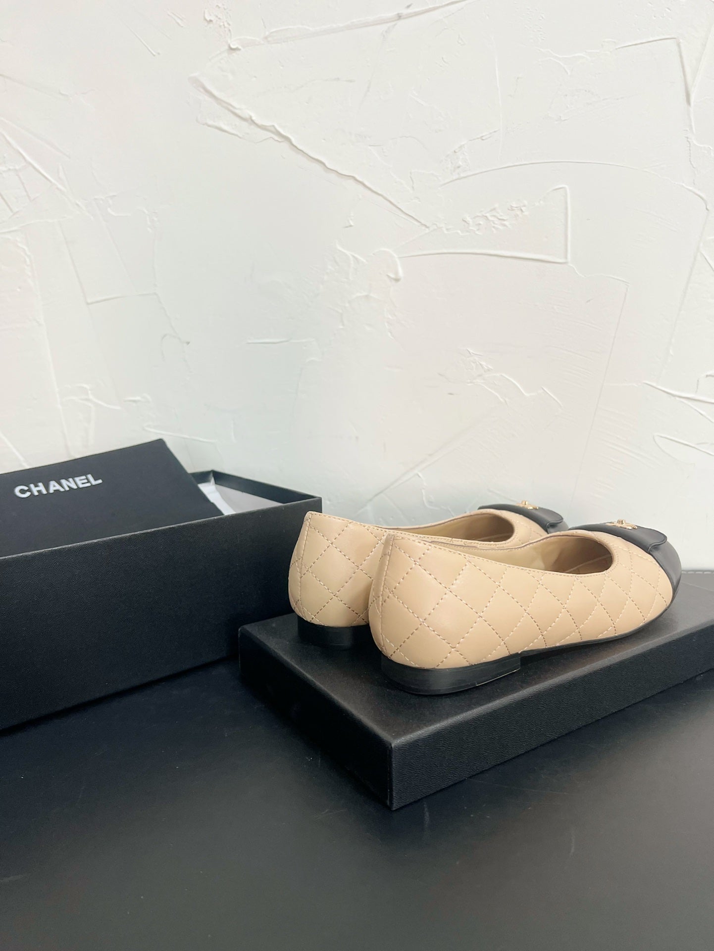 CC Ballet Flats In Beige Mix Black Quilted Lambskin 949713