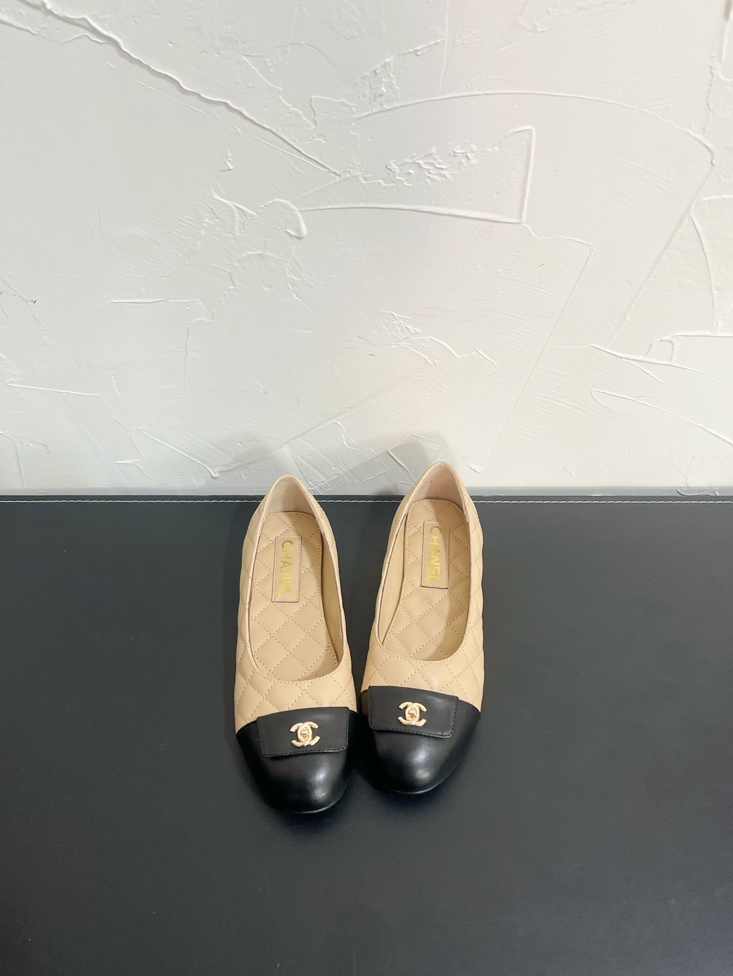 CC Ballet Flats In Beige Mix Black Quilted Lambskin 949713