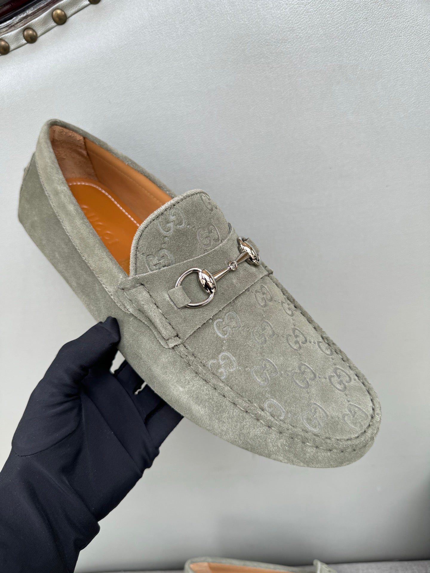 GG Men's Loafer Grey Embossed Suede 555382