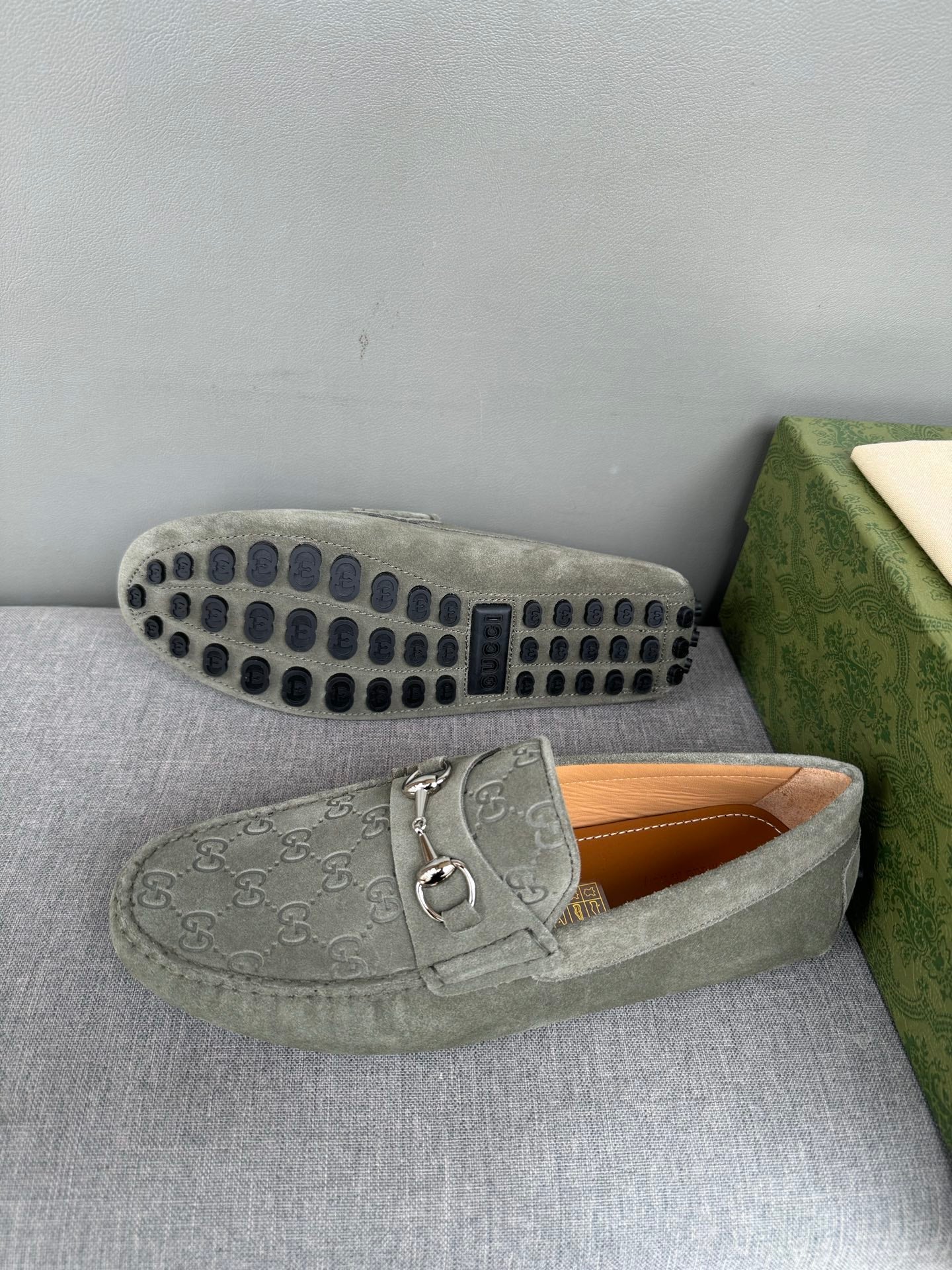 GG Men's Loafer Grey Embossed Suede 555382