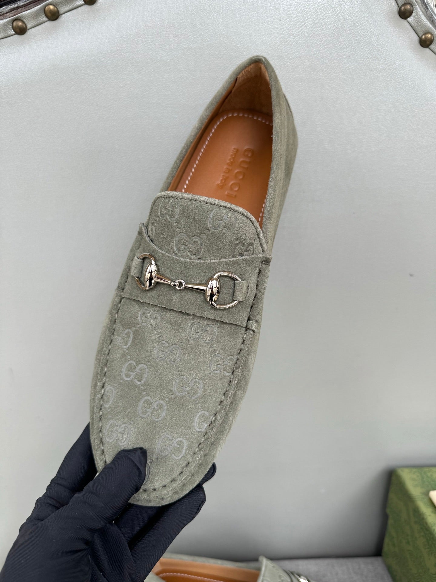 GG Men's Loafer Grey Embossed Suede 555382