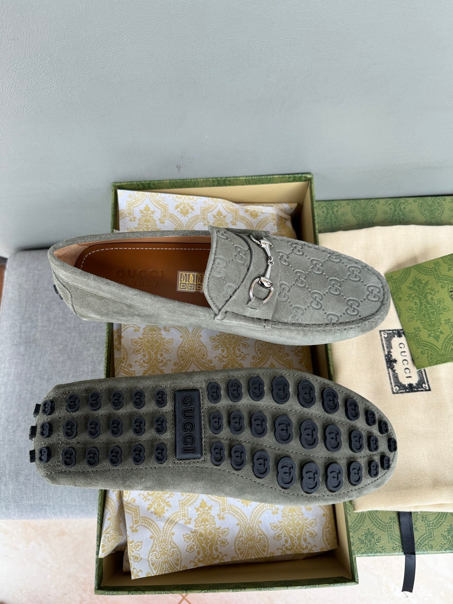GG Men's Loafer Grey Embossed Suede 555382