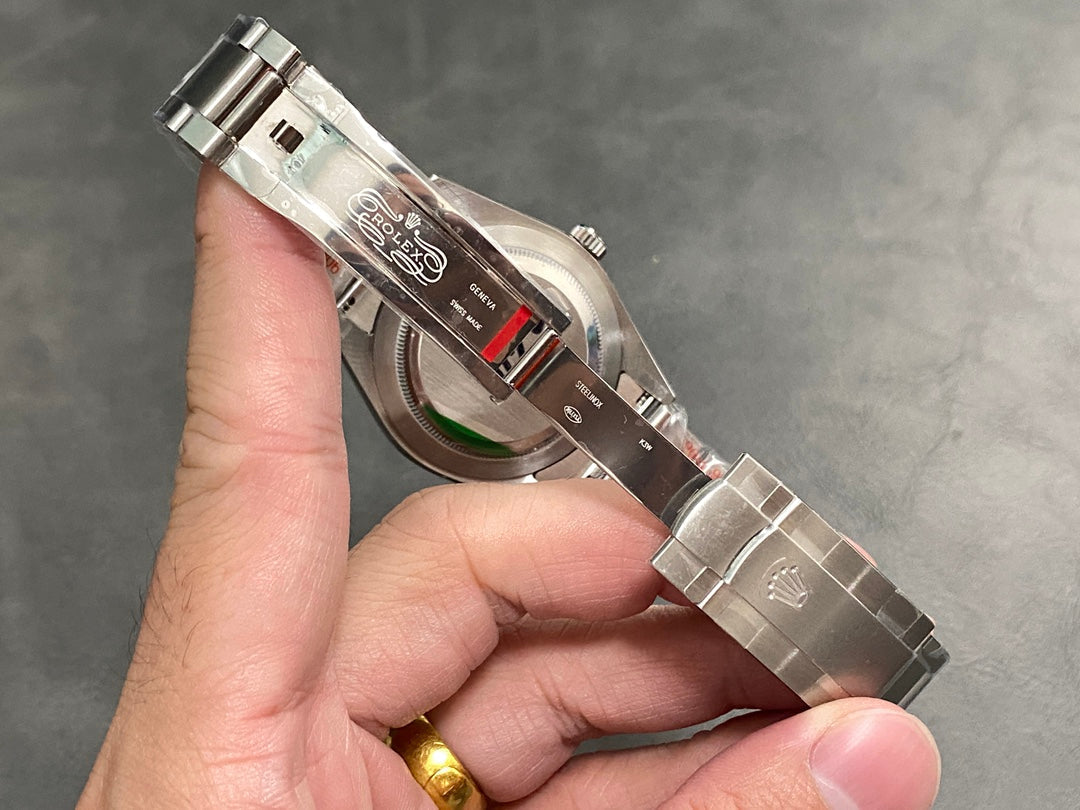 Rolex Oyster Perpetual 39mm Silver Purple Dial